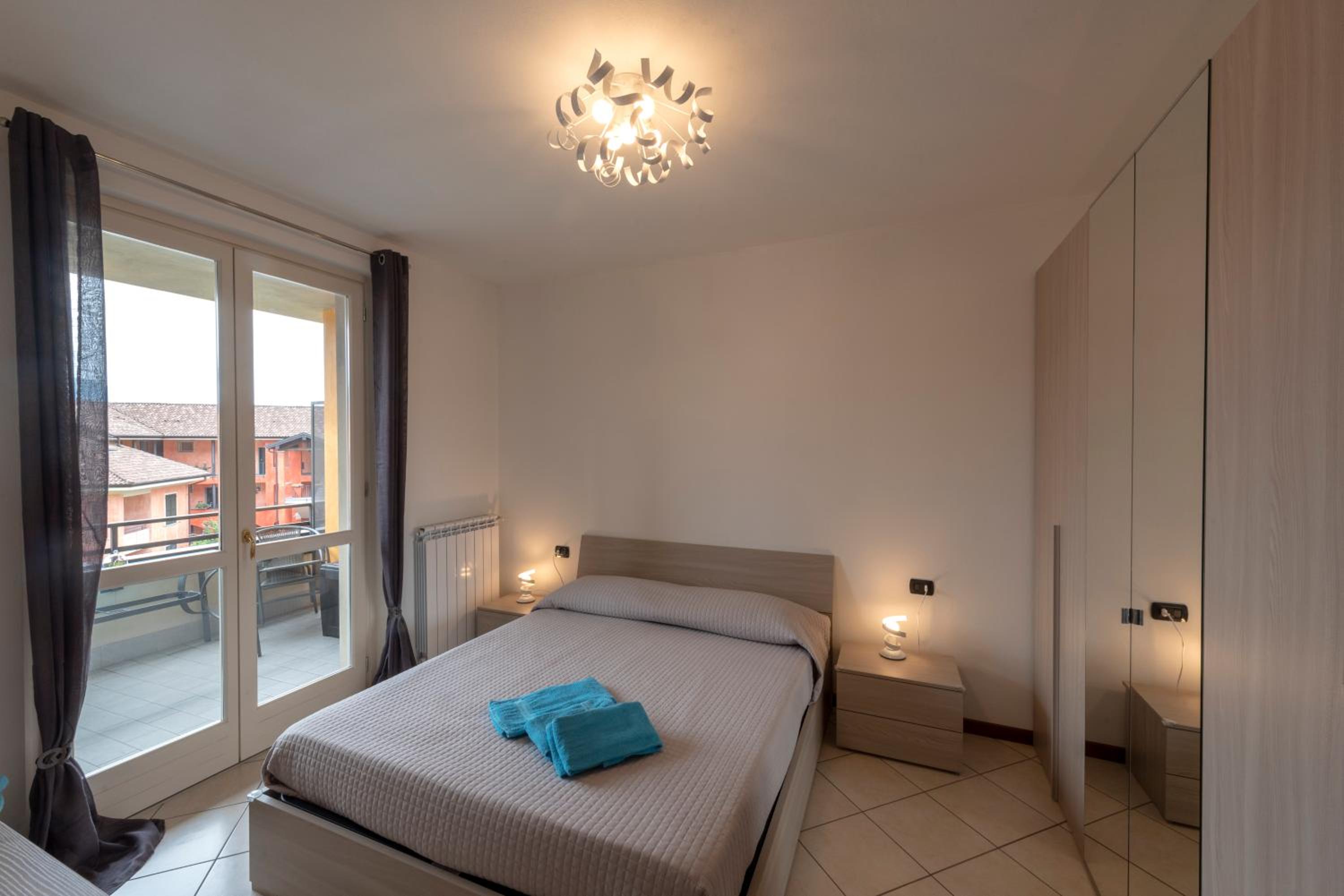 Apartment with Terrace - Photo 8