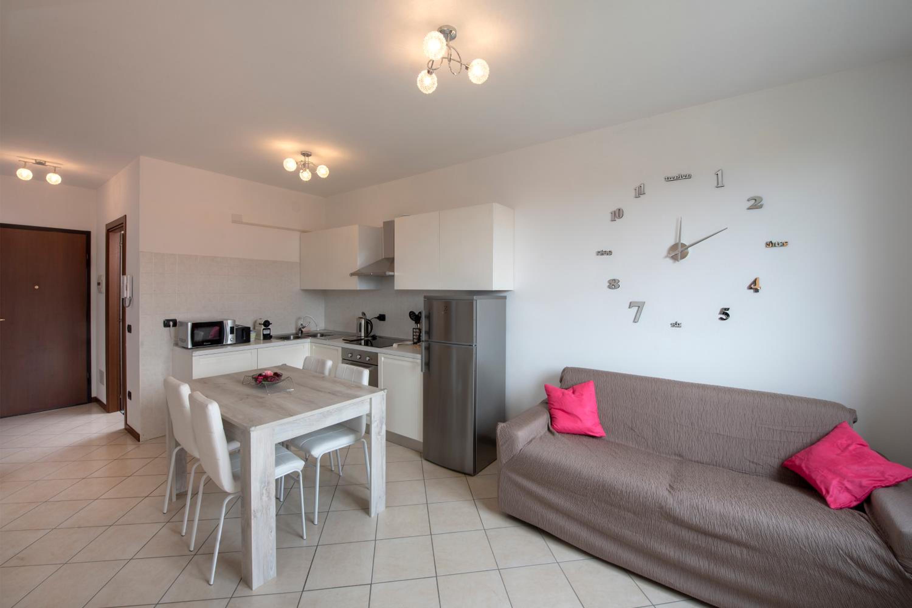 Apartment with Terrace - Photo 31