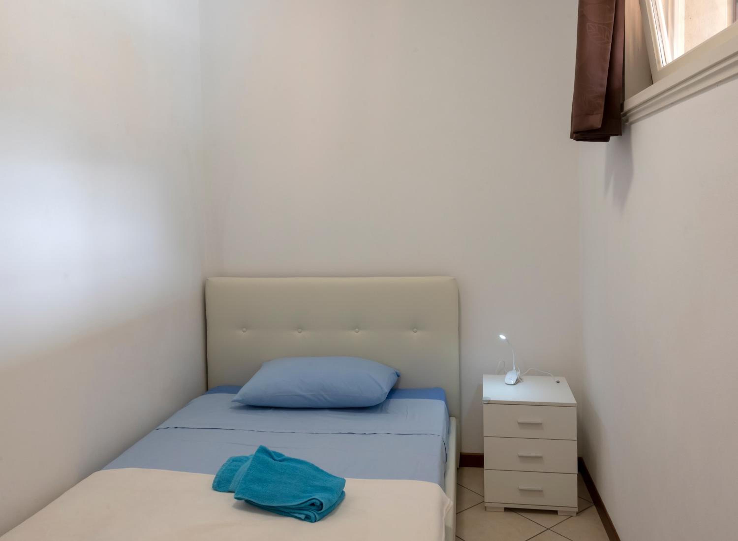 Apartment with Terrace - Photo 9