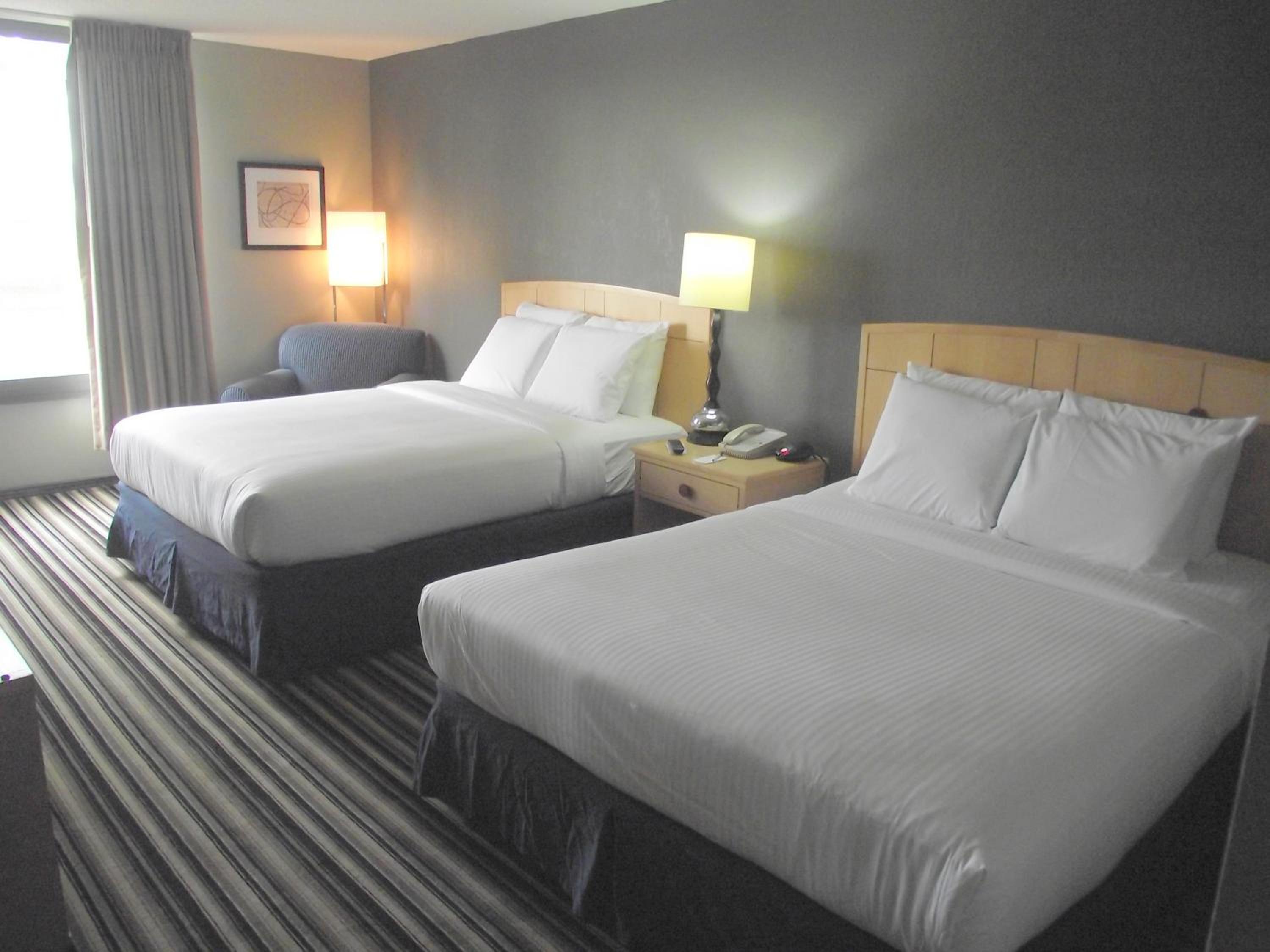 Deluxe Queen Room with Two Queen Beds - Non-Smoking photo 2