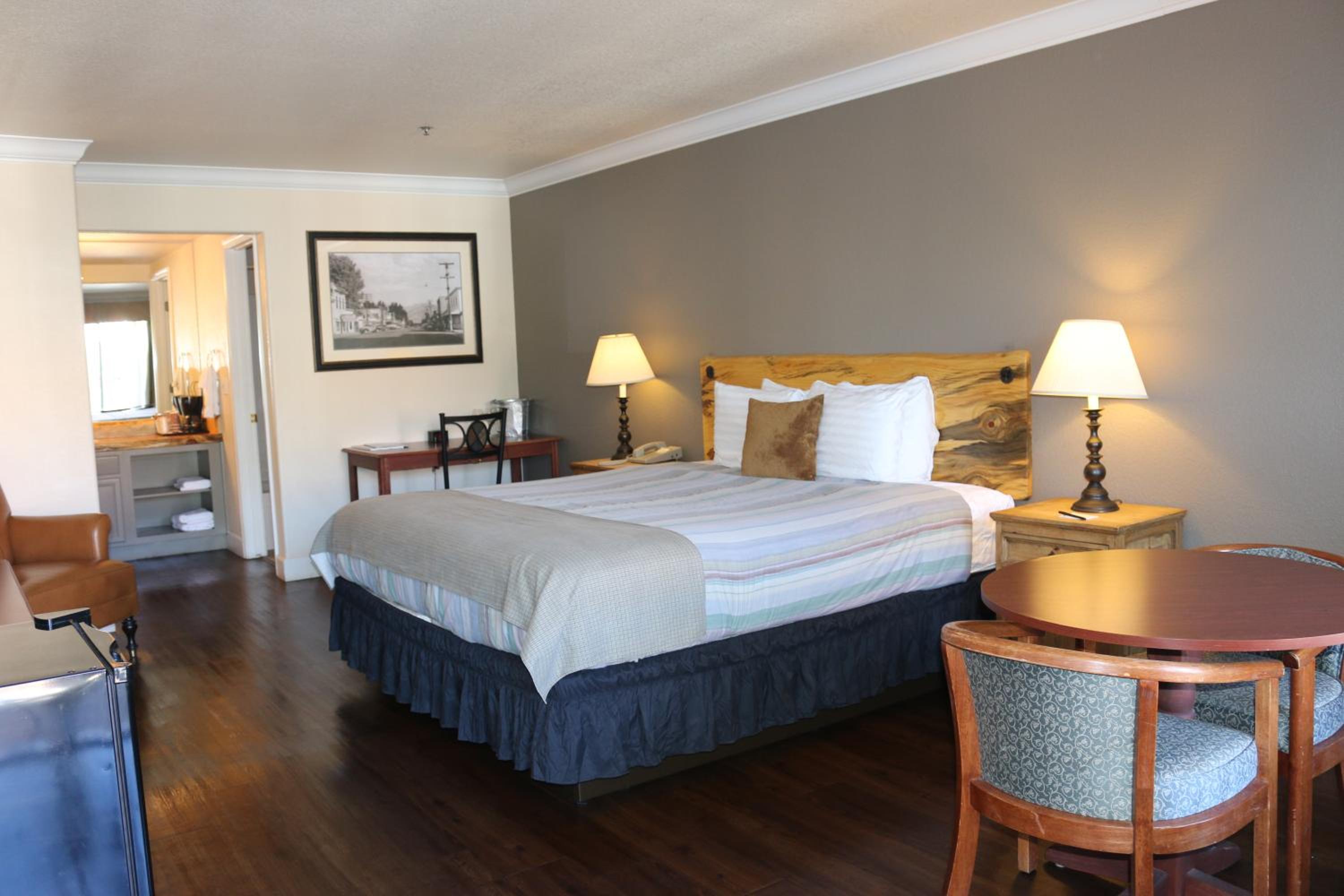 Superior King Room, Second Floor (No Pets) - Photo 1