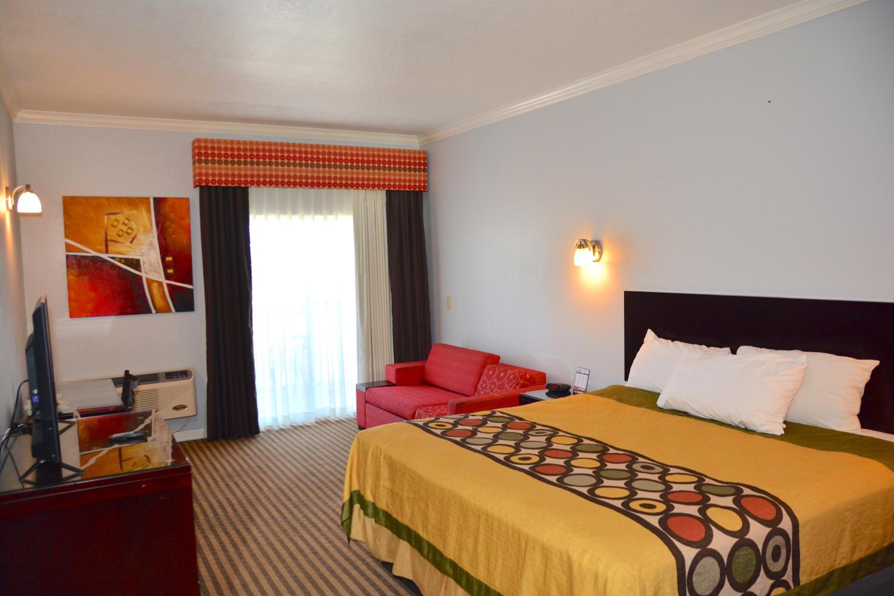 King Room with Kitchenette and Balcony - Photo 1