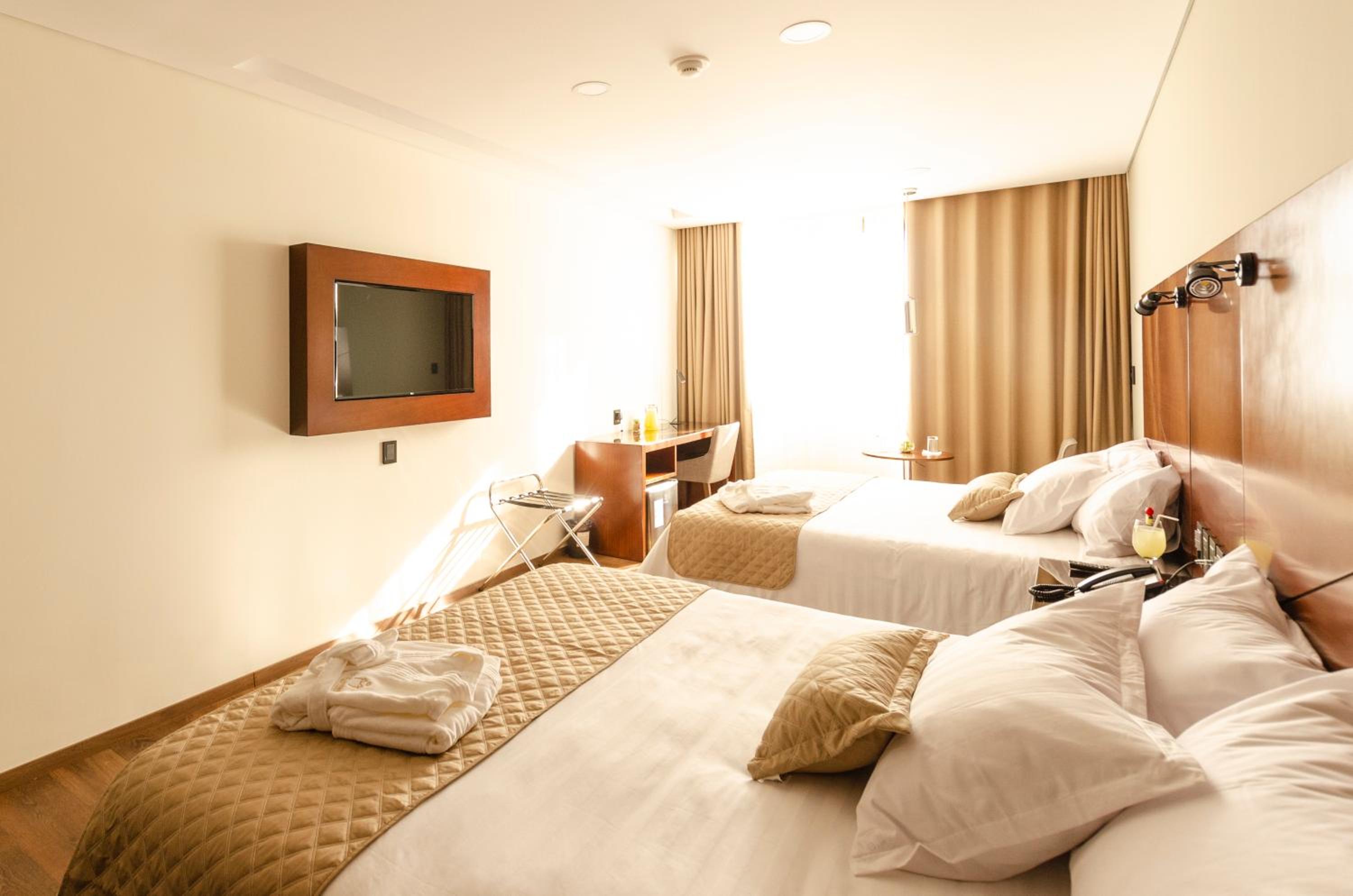 Executive Double Room with Two Double Beds photo 2