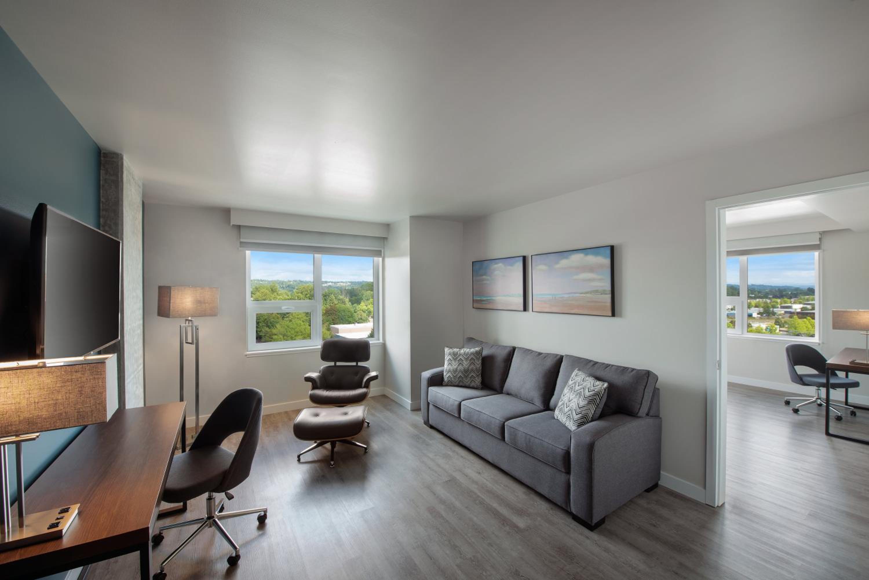 Accessible One Bedroom Suite, Tub Shower