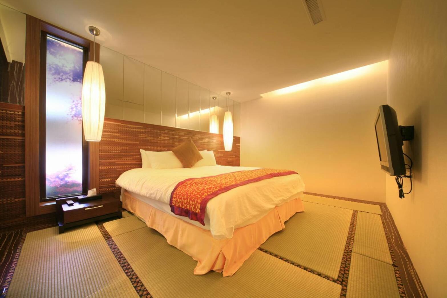 Queen Room with Spa Bath