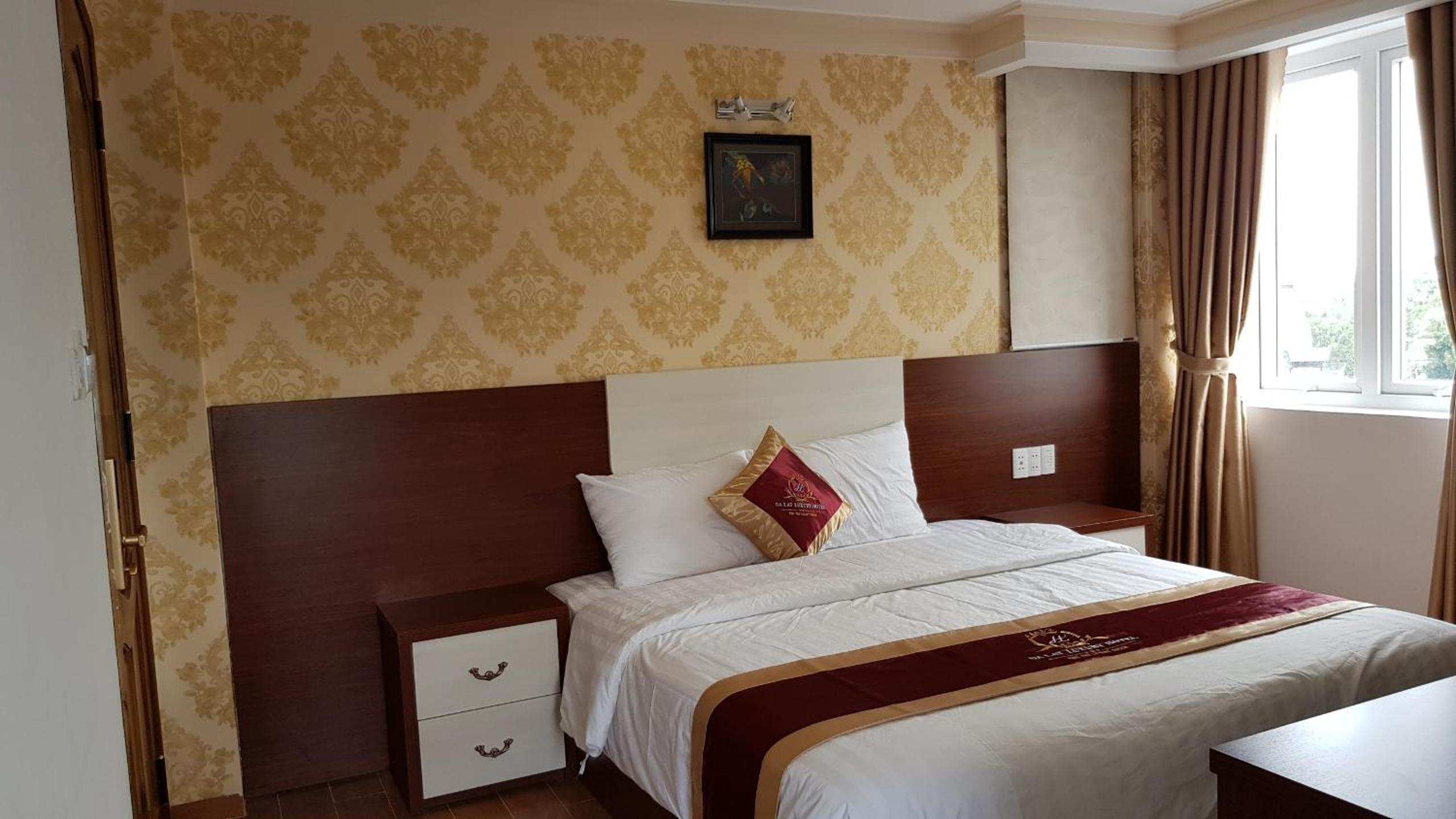 Deluxe Queen Room