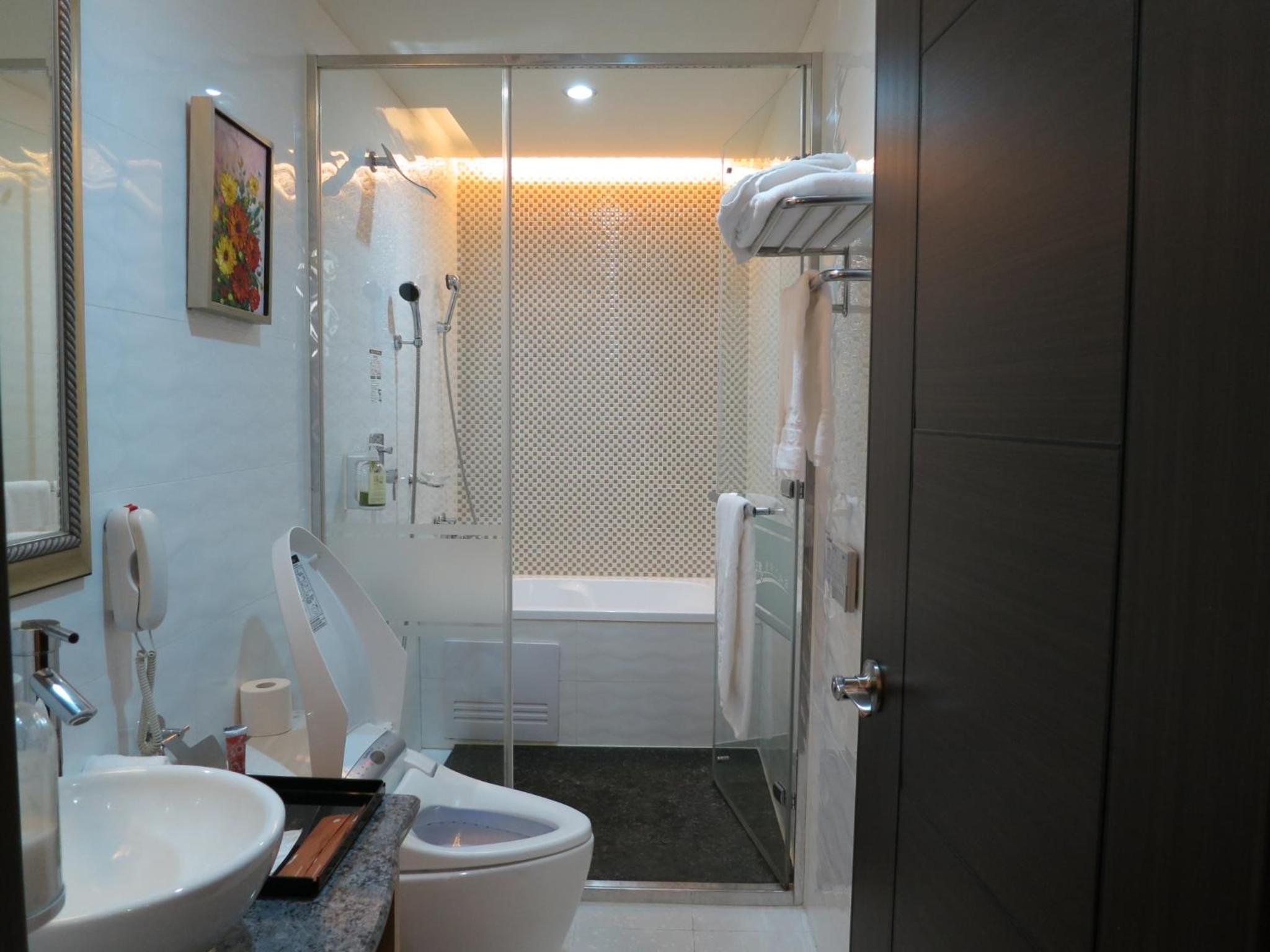 Deluxe Double Room with Bath photo 2