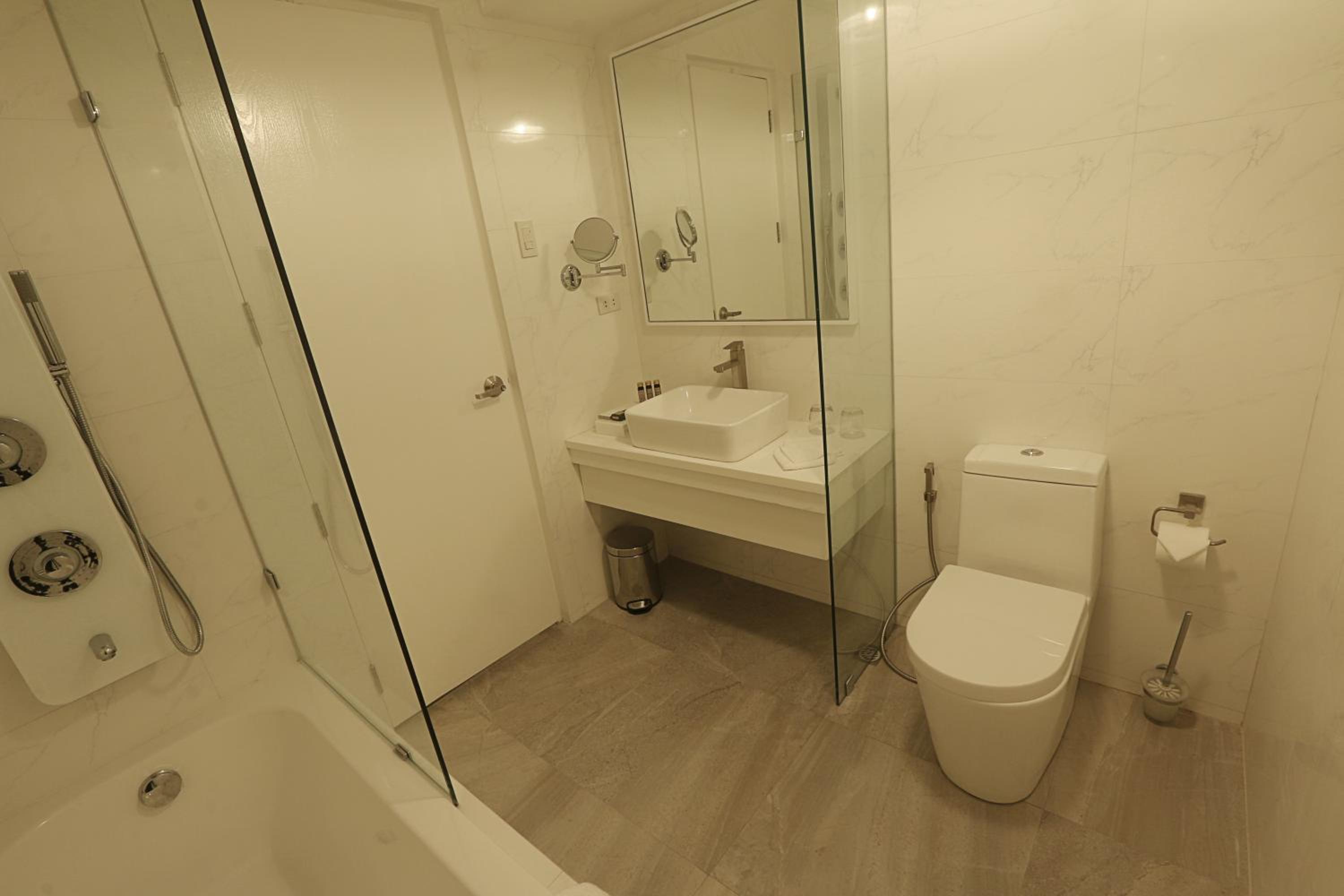 Deluxe Suite King - Photo 4