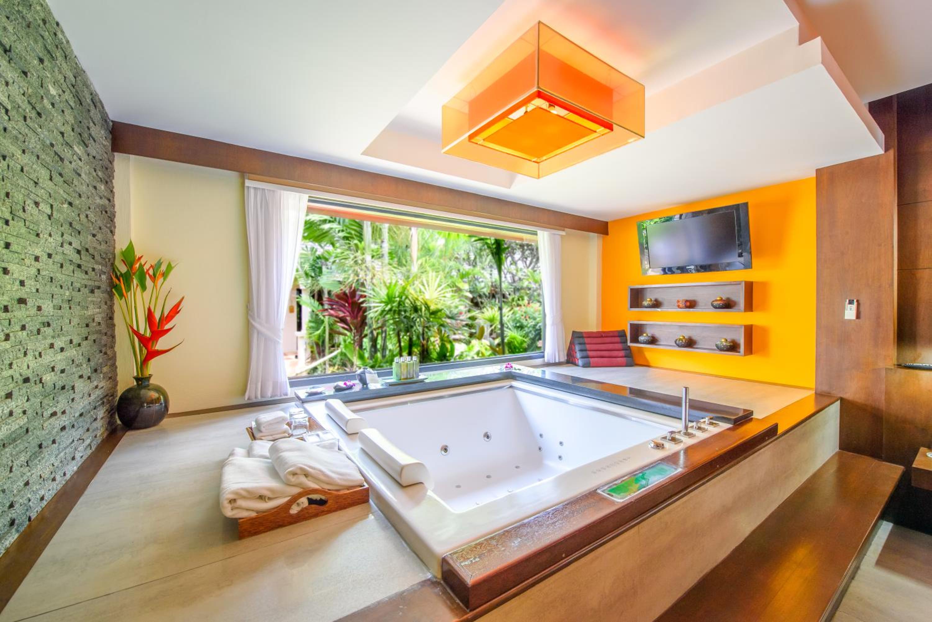 Junior Suite With Spa Bath photo 3