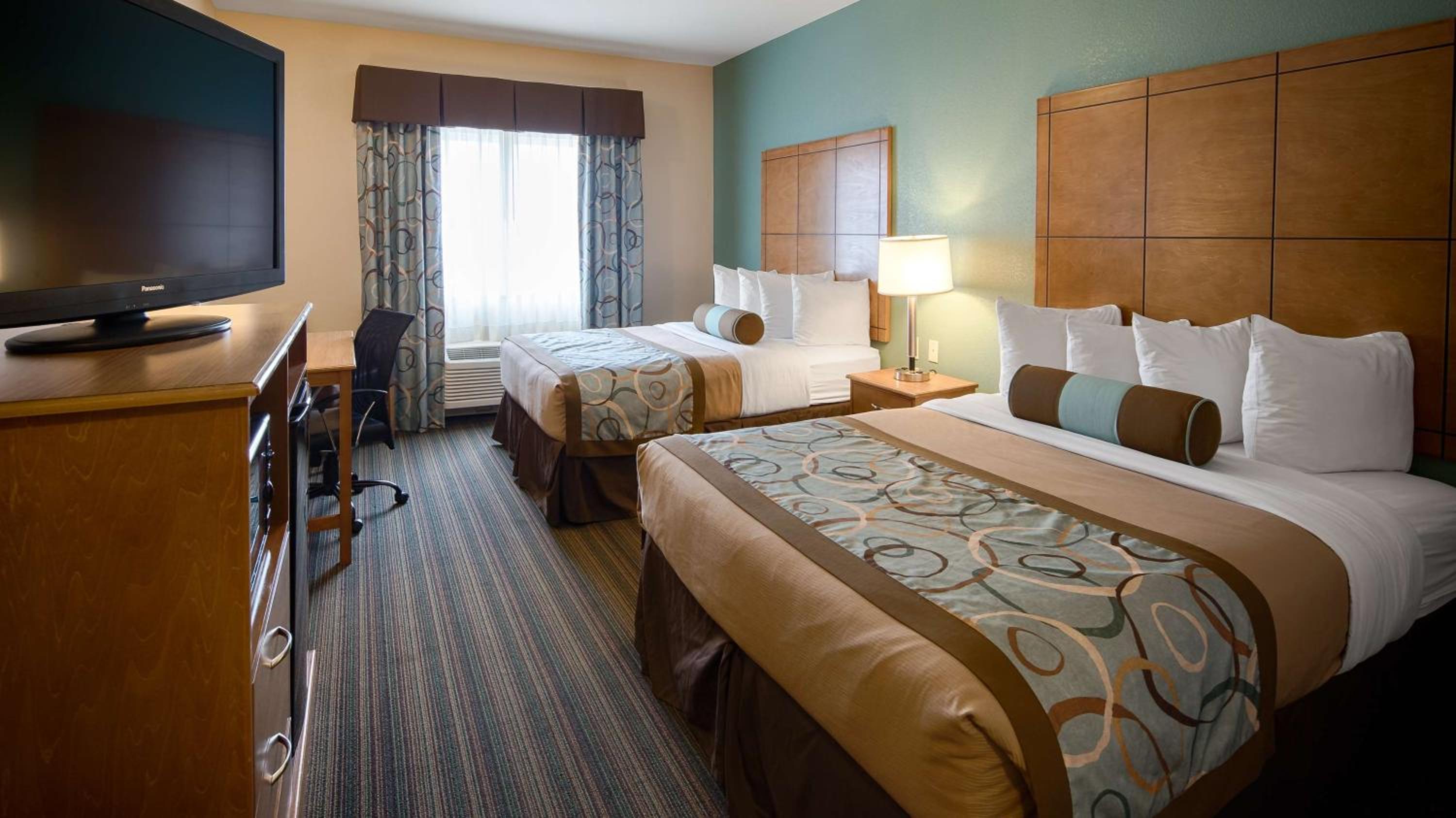 Queen Room with Two Queen Beds - Non-Smoking