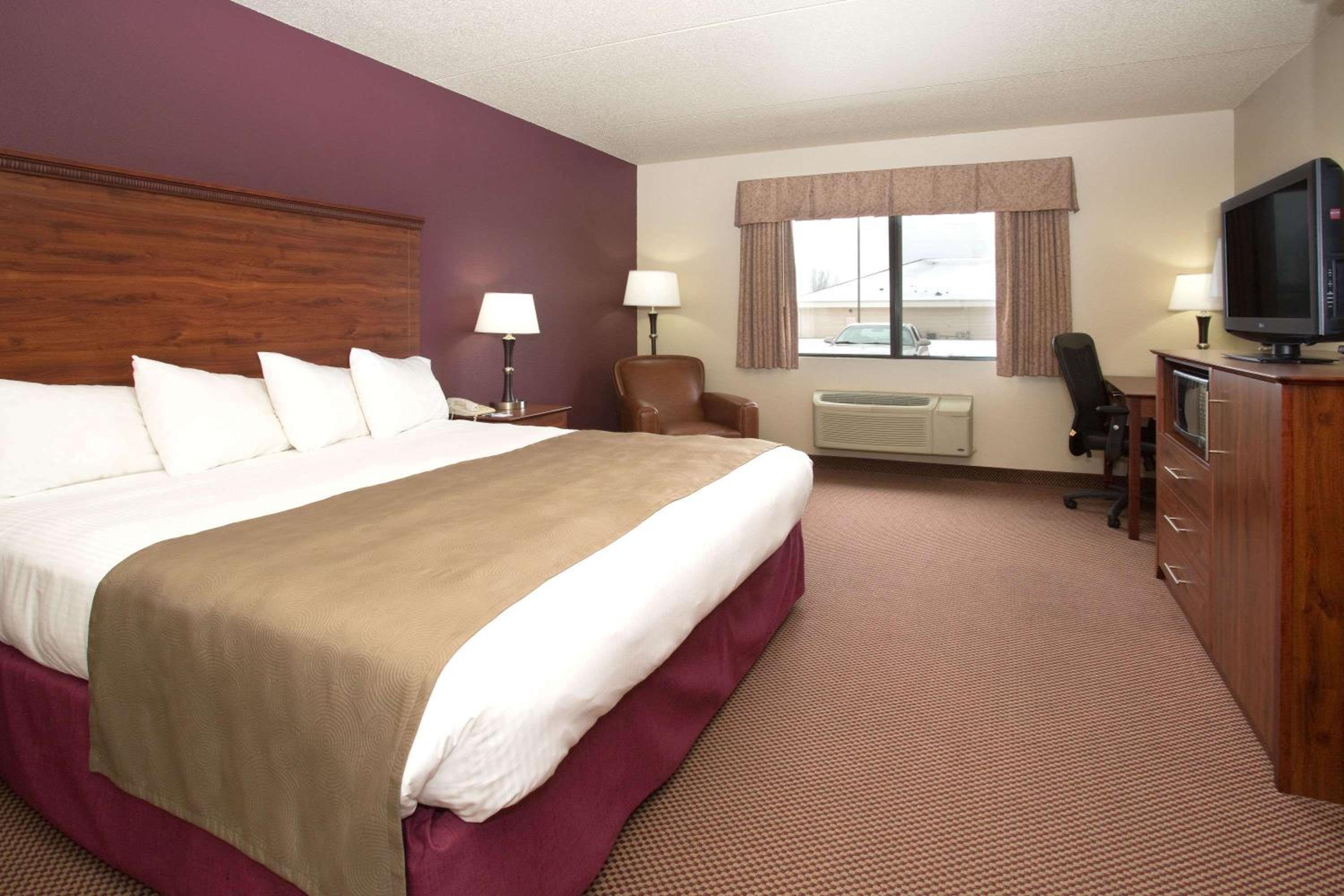 King Room - Non-Smoking - Photo 1
