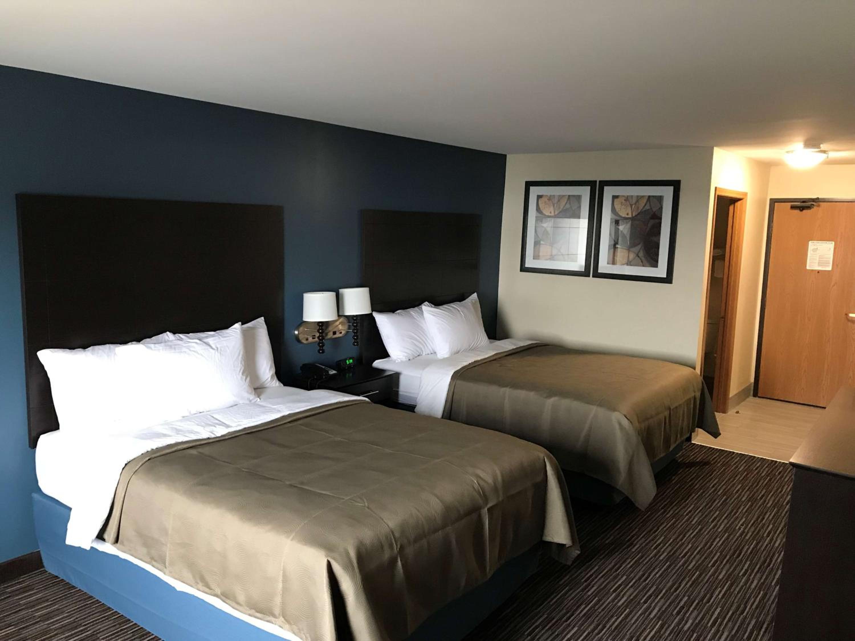 Deluxe Queen Room with Two Queen Beds - Non-Smoking photo 2