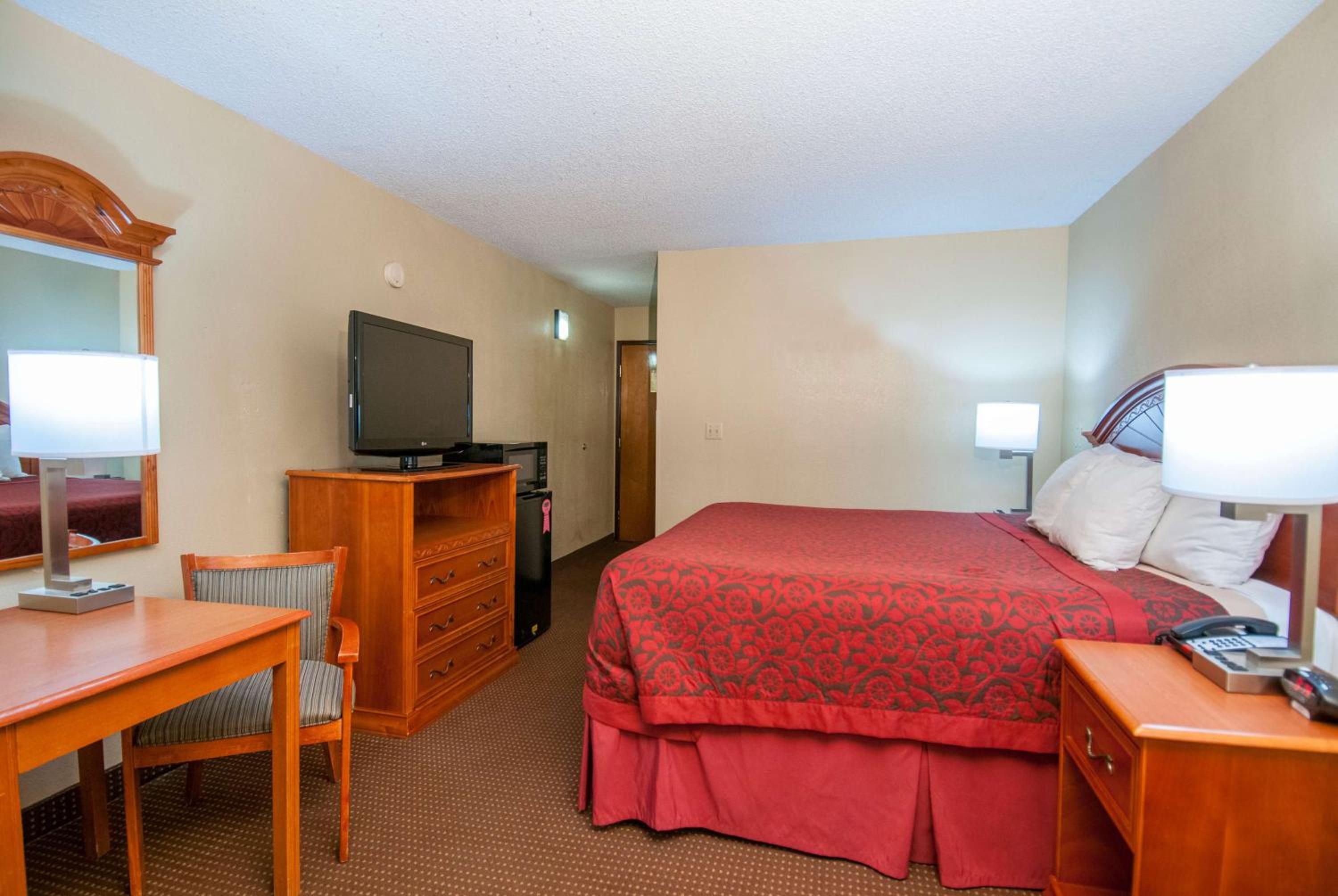 King Room - Non-Smoking - Photo 1