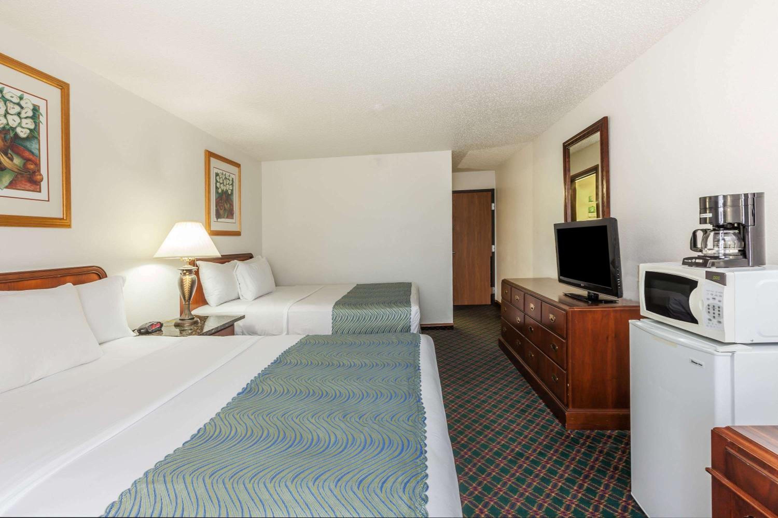 Queen Room with Two Queen Beds - Photo 1