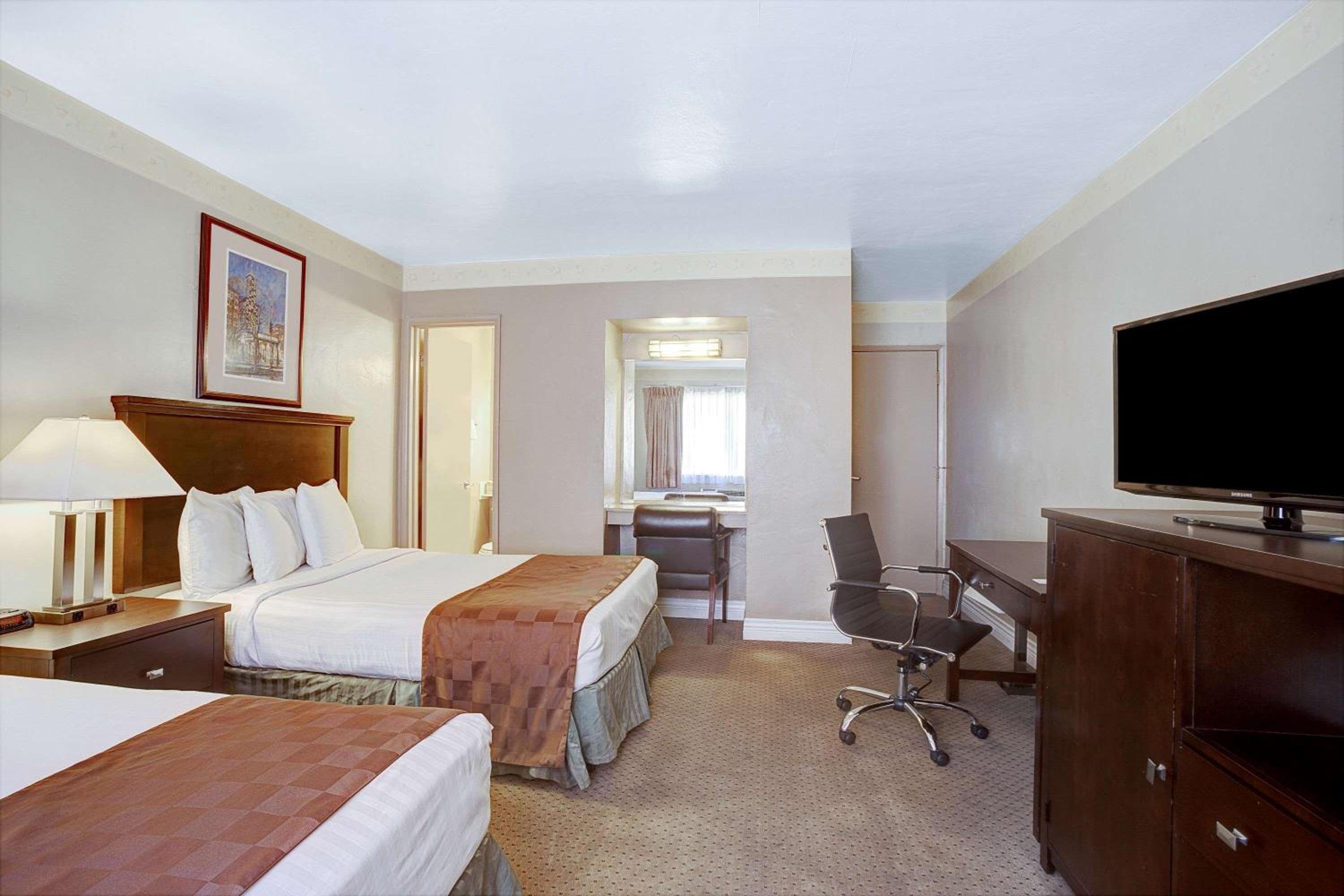 Deluxe Double Room with Two Double Beds - Non-Smoking