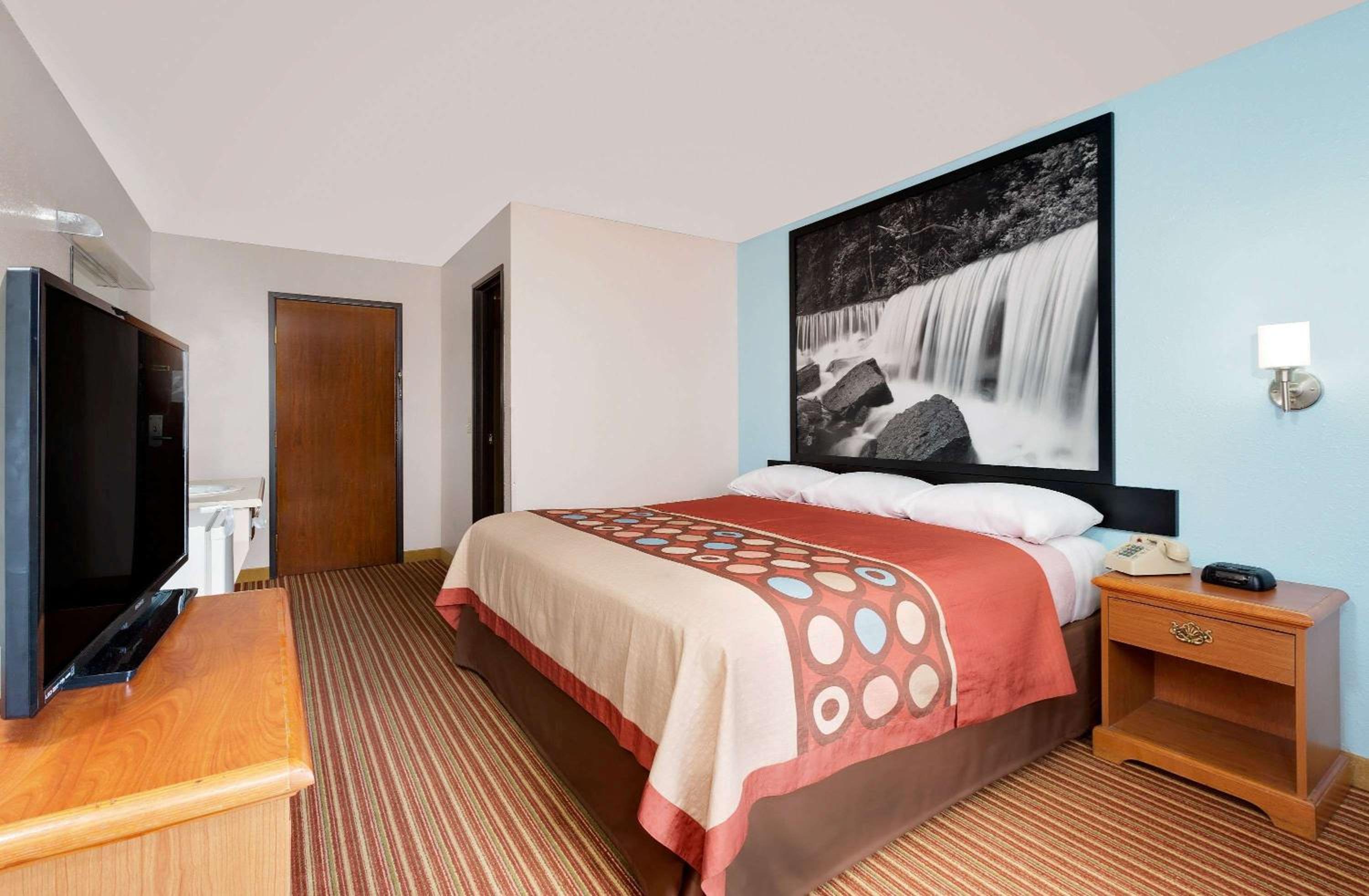 King Room - Disability Access/Non-Smoking - Photo 5