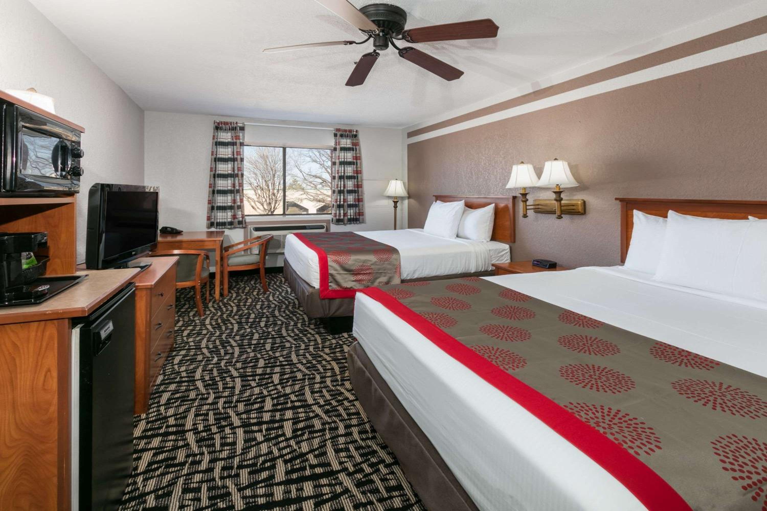 Queen Room with Two Queen Beds - Non-Smoking - Photo 1