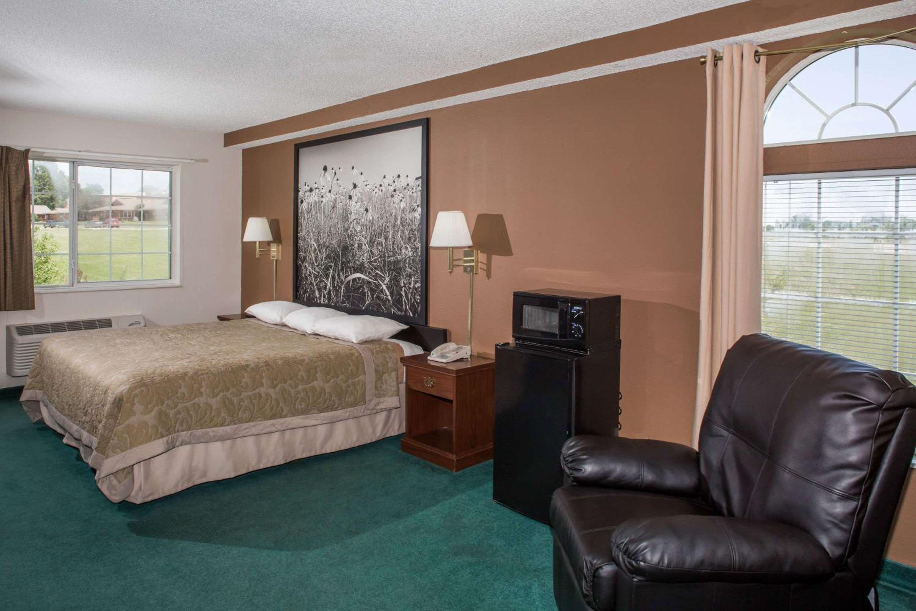 King Room - Disability Access/Non-Smoking - Photo 6