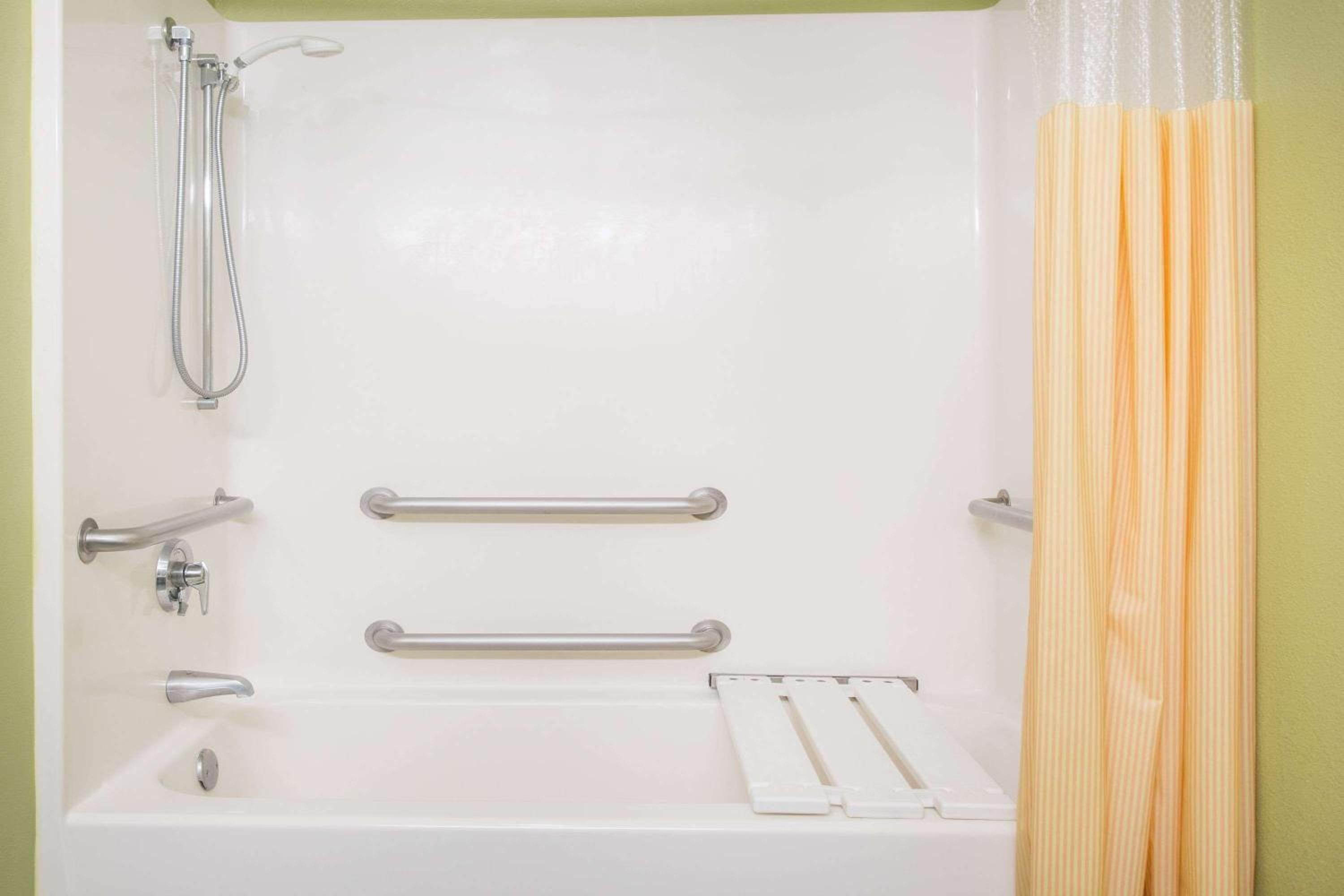 King Room - Disability Access/Non-Smoking - Photo 4