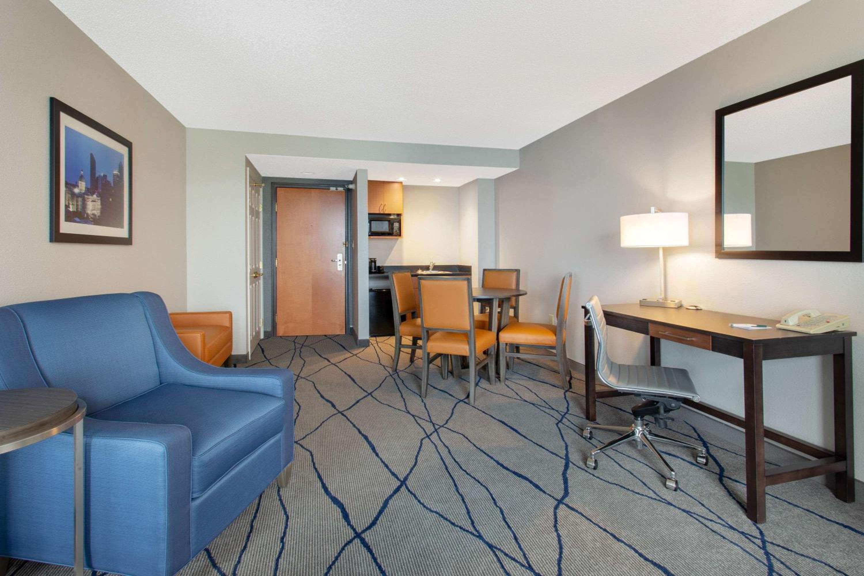 King Studio Suite - Non-Smoking - Photo 3