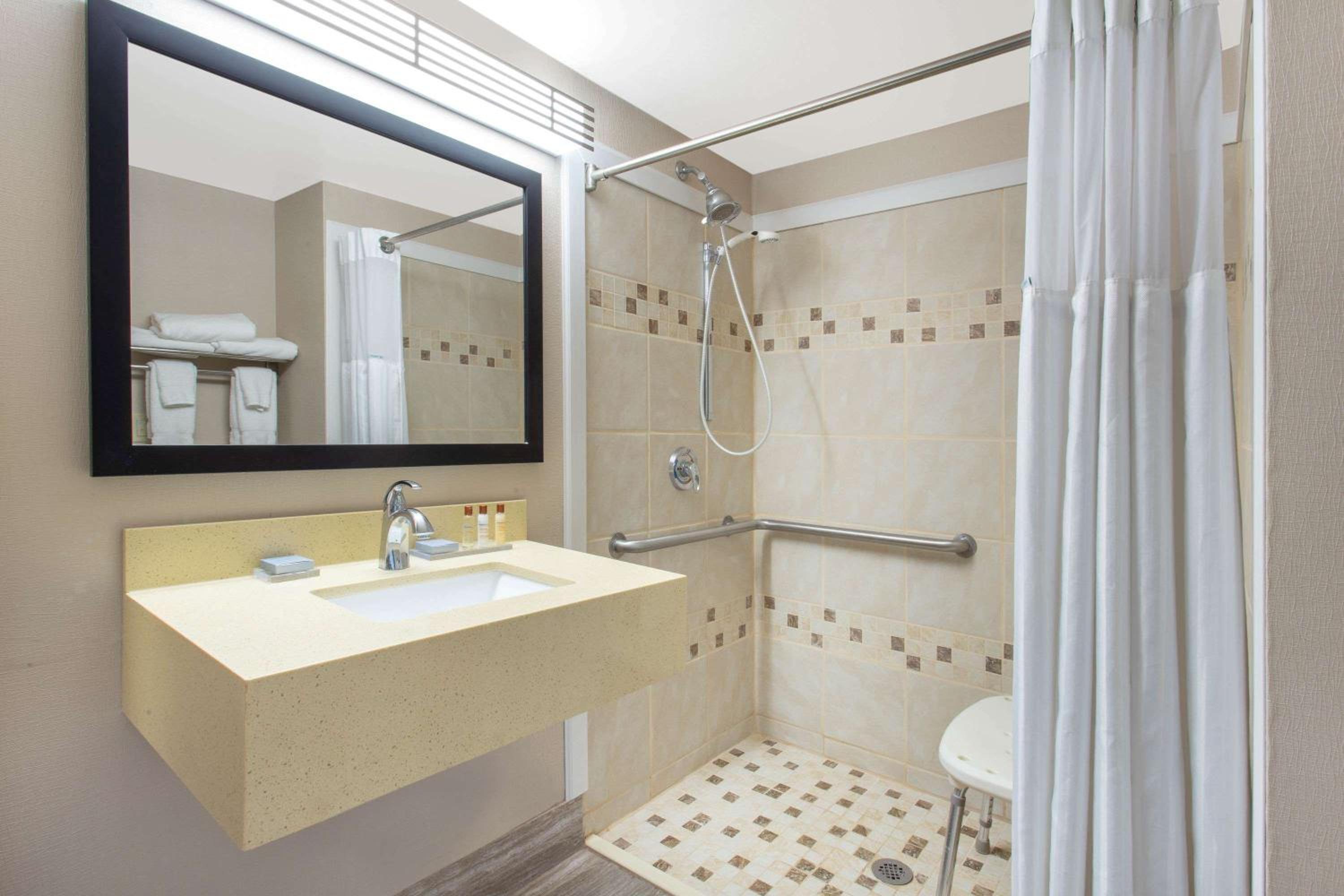 King Room - Disability Access - Non-Smoking - Photo 4
