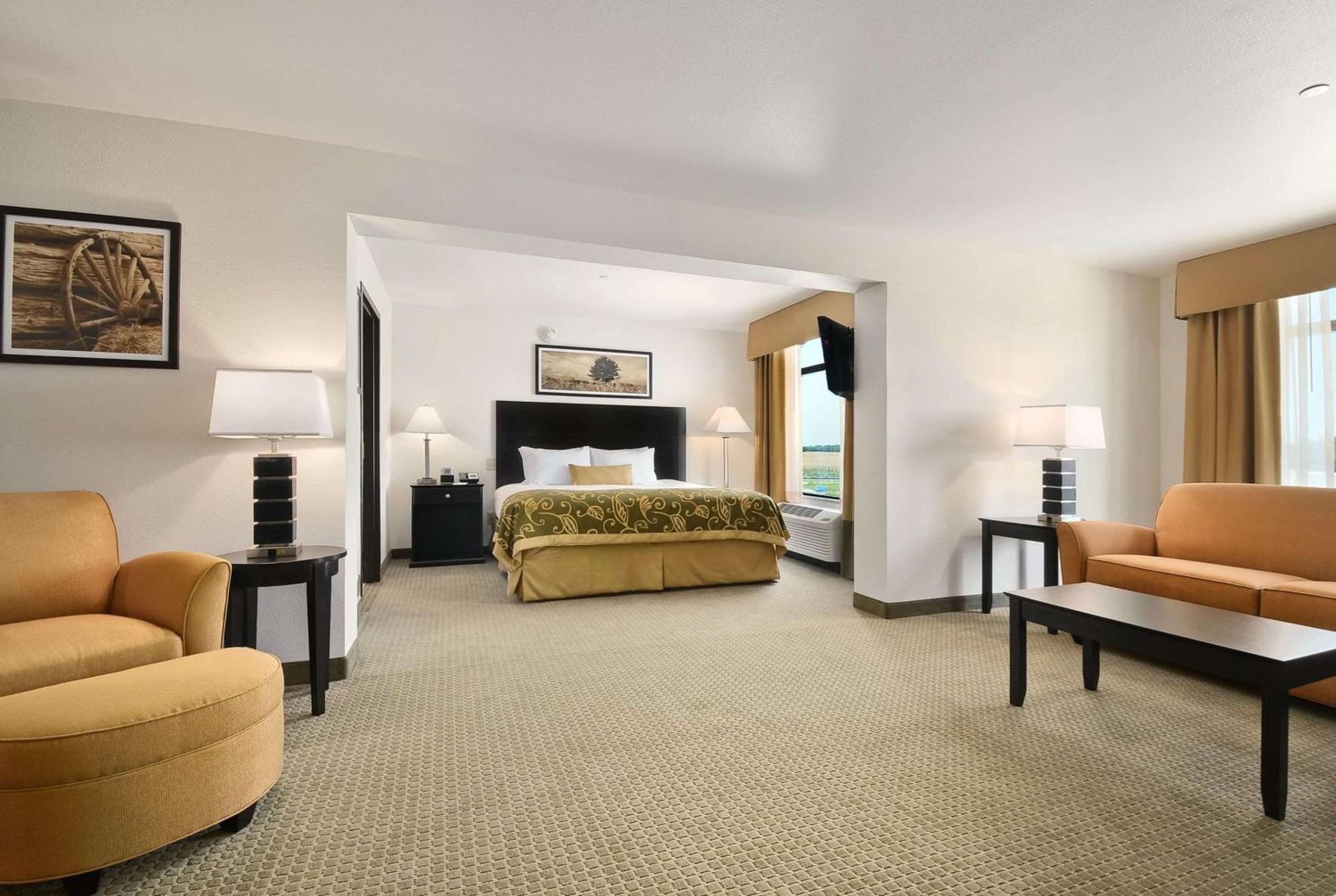 King Studio Suite - Non-Smoking - Photo 3