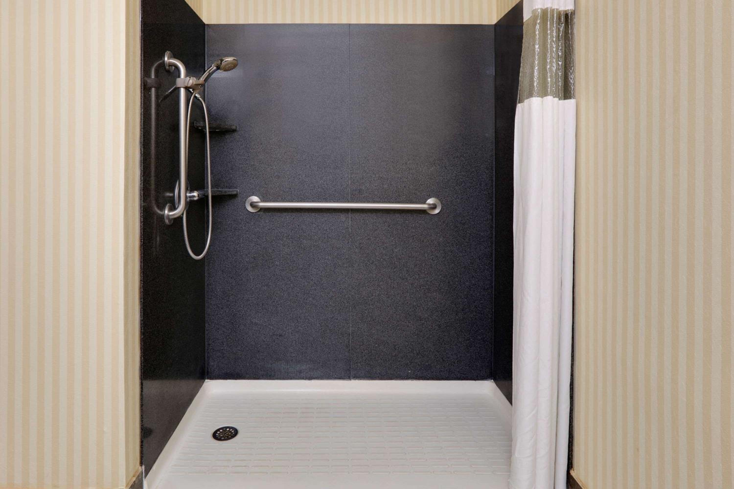King Room - Disability Access/Non-Smoking - Photo 2