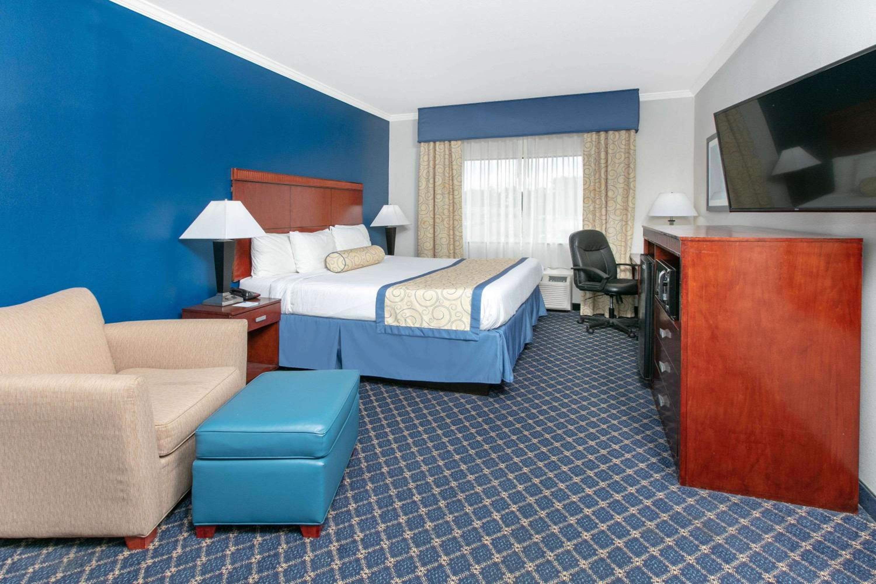 King Room - Non-Smoking - Photo 1