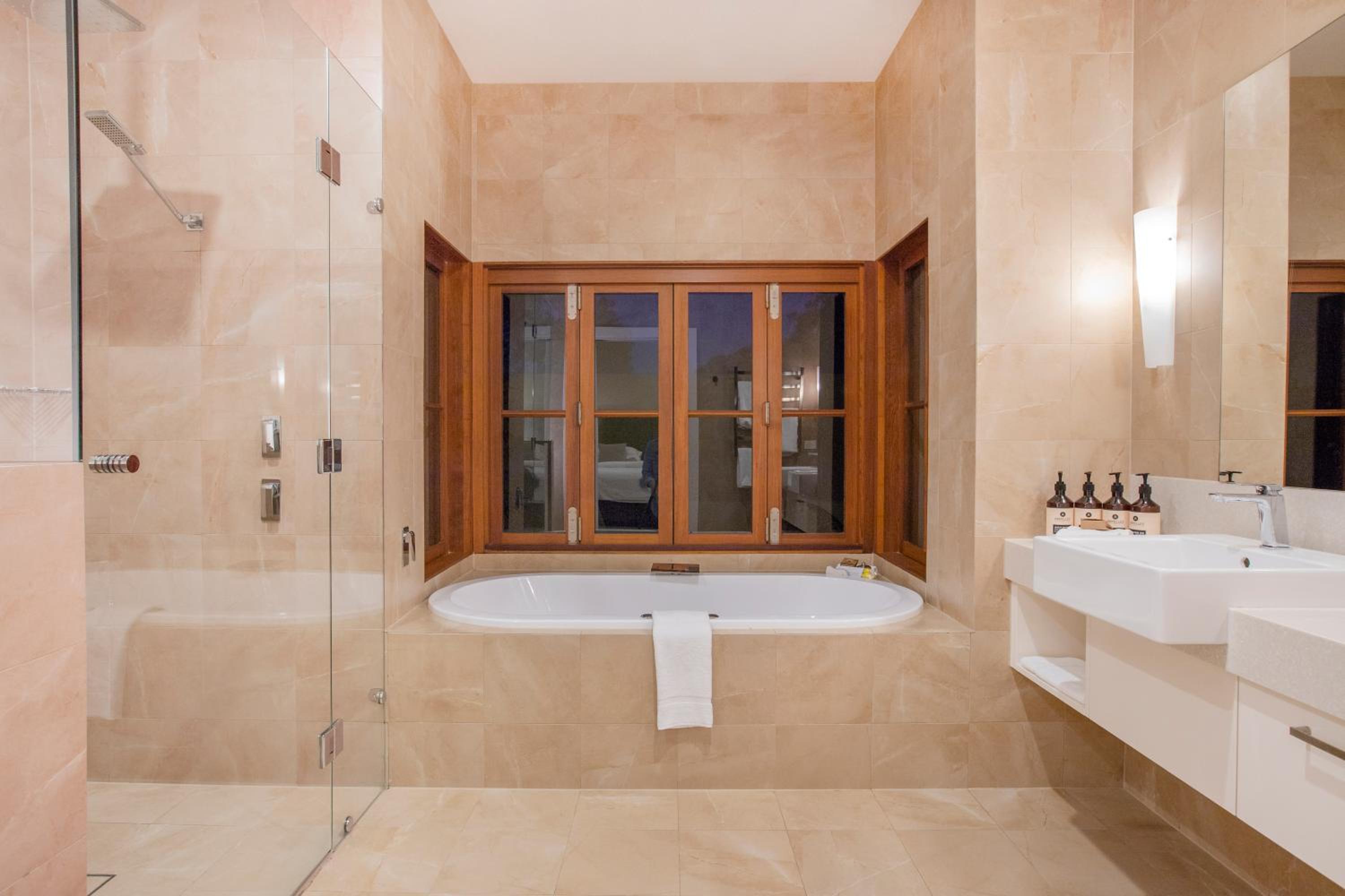 Luxury Spa Suite photo 3