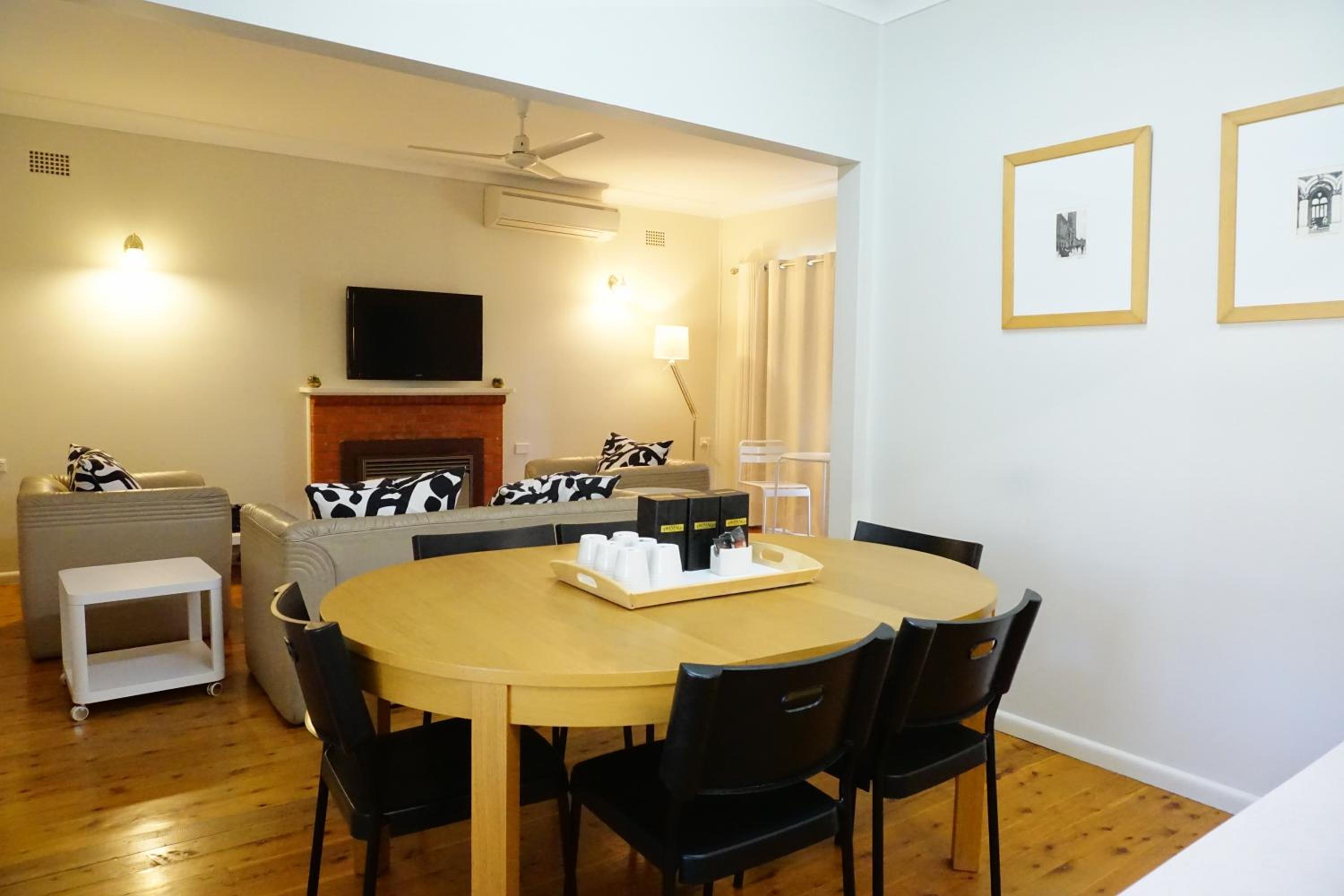 Three-Bedroom House photo 3