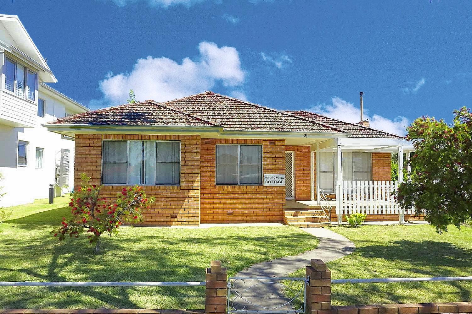 Three-Bedroom House photo 2