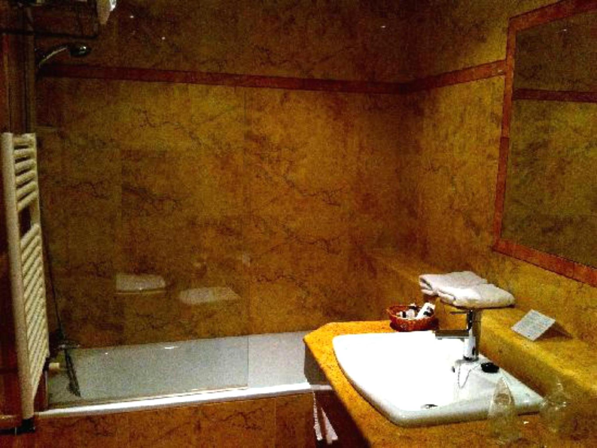 Interior Double or Twin Room - Photo 7