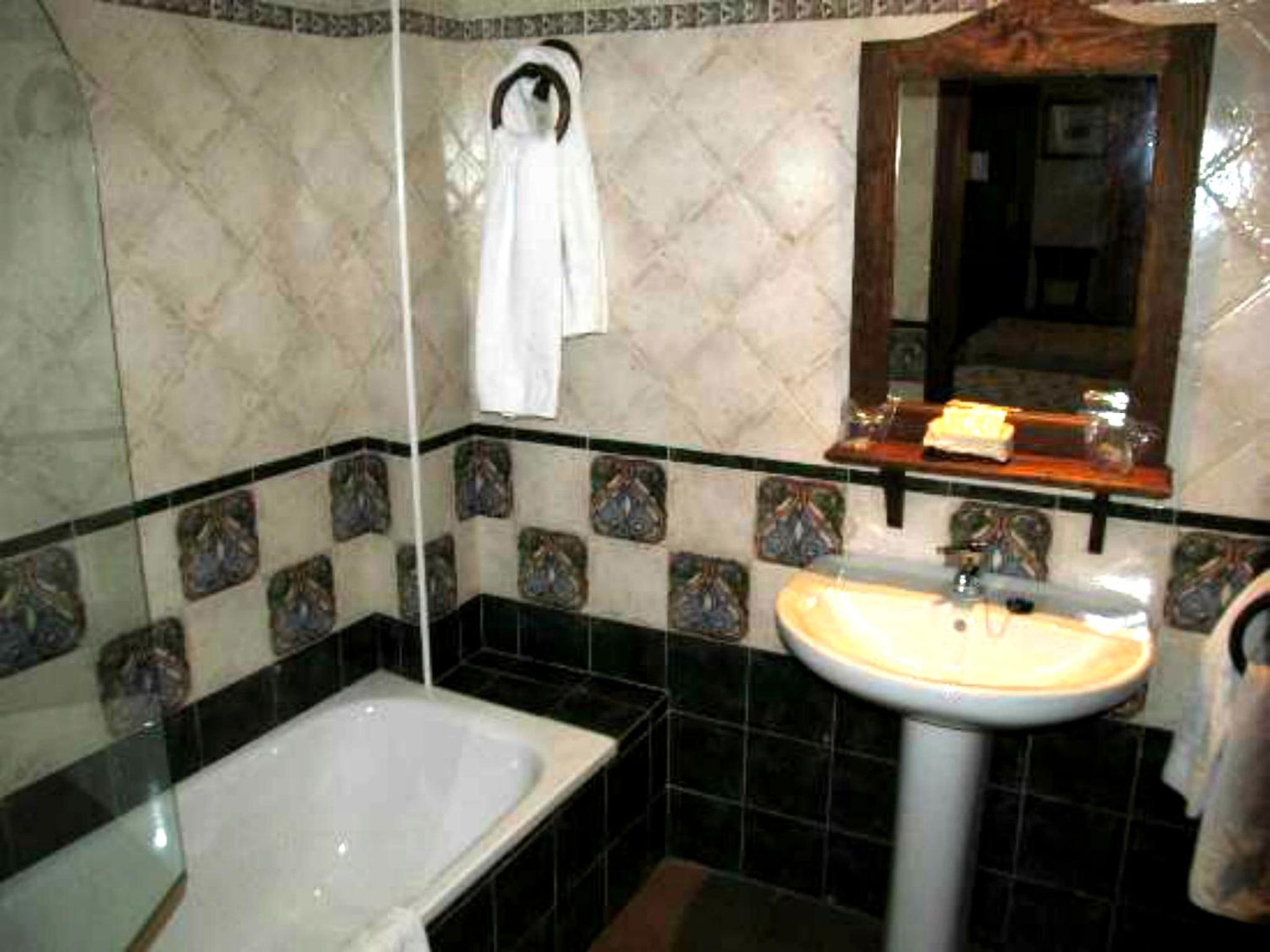 Interior Double or Twin Room - Photo 9
