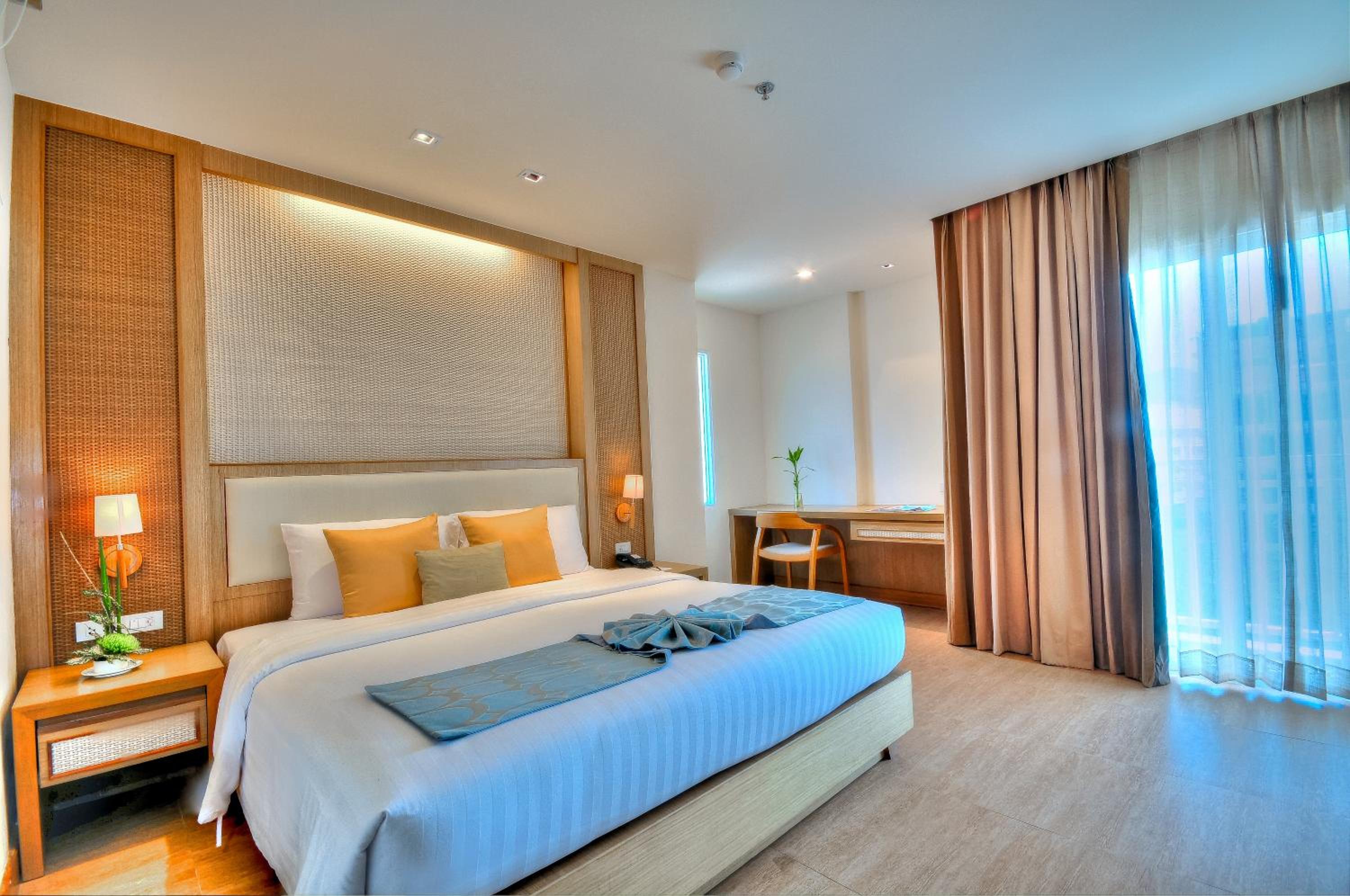 Deluxe King Room - Photo 3