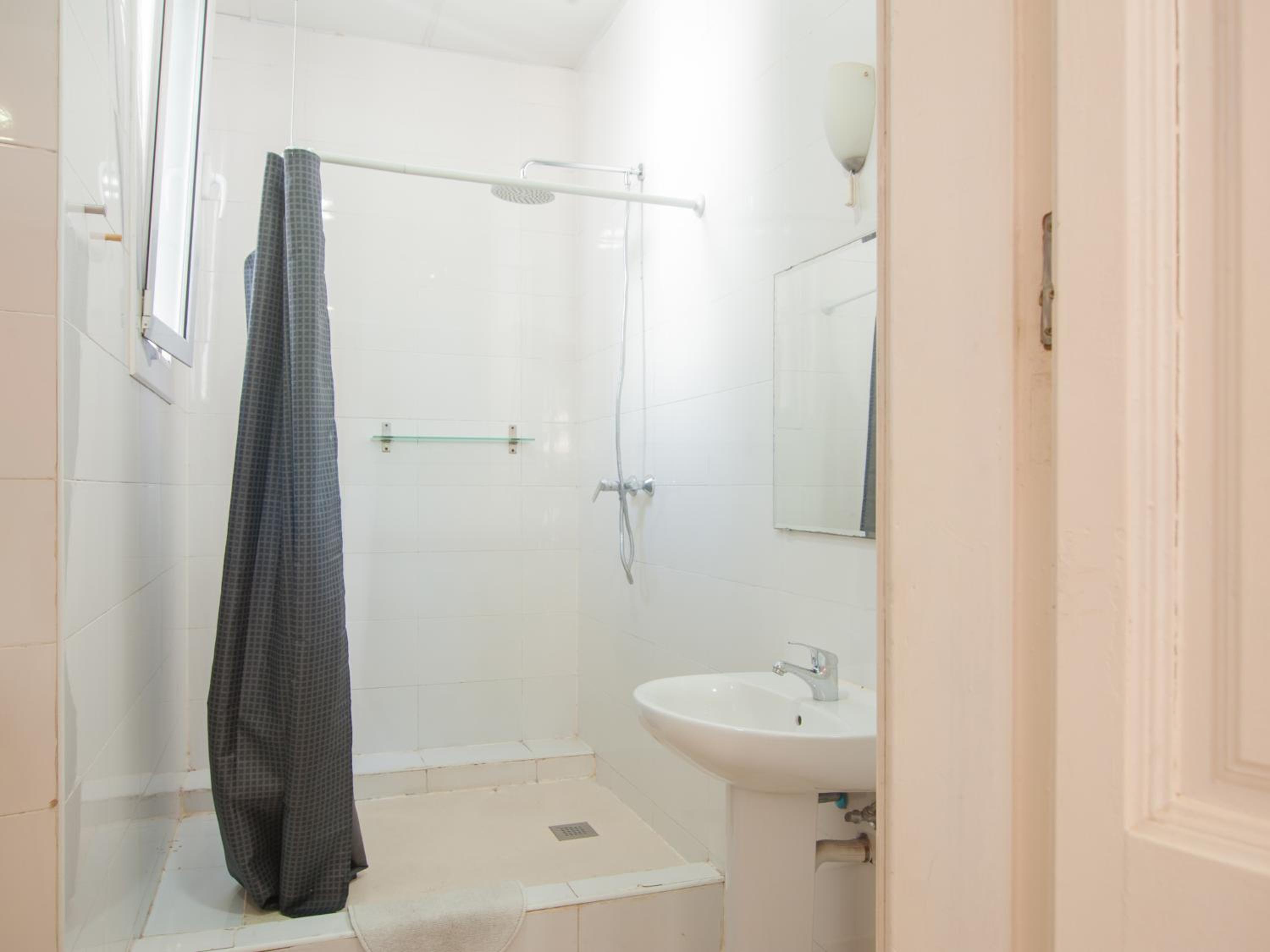 Bed In 10-Bed Female Dormitory Room Ensuite photo 2