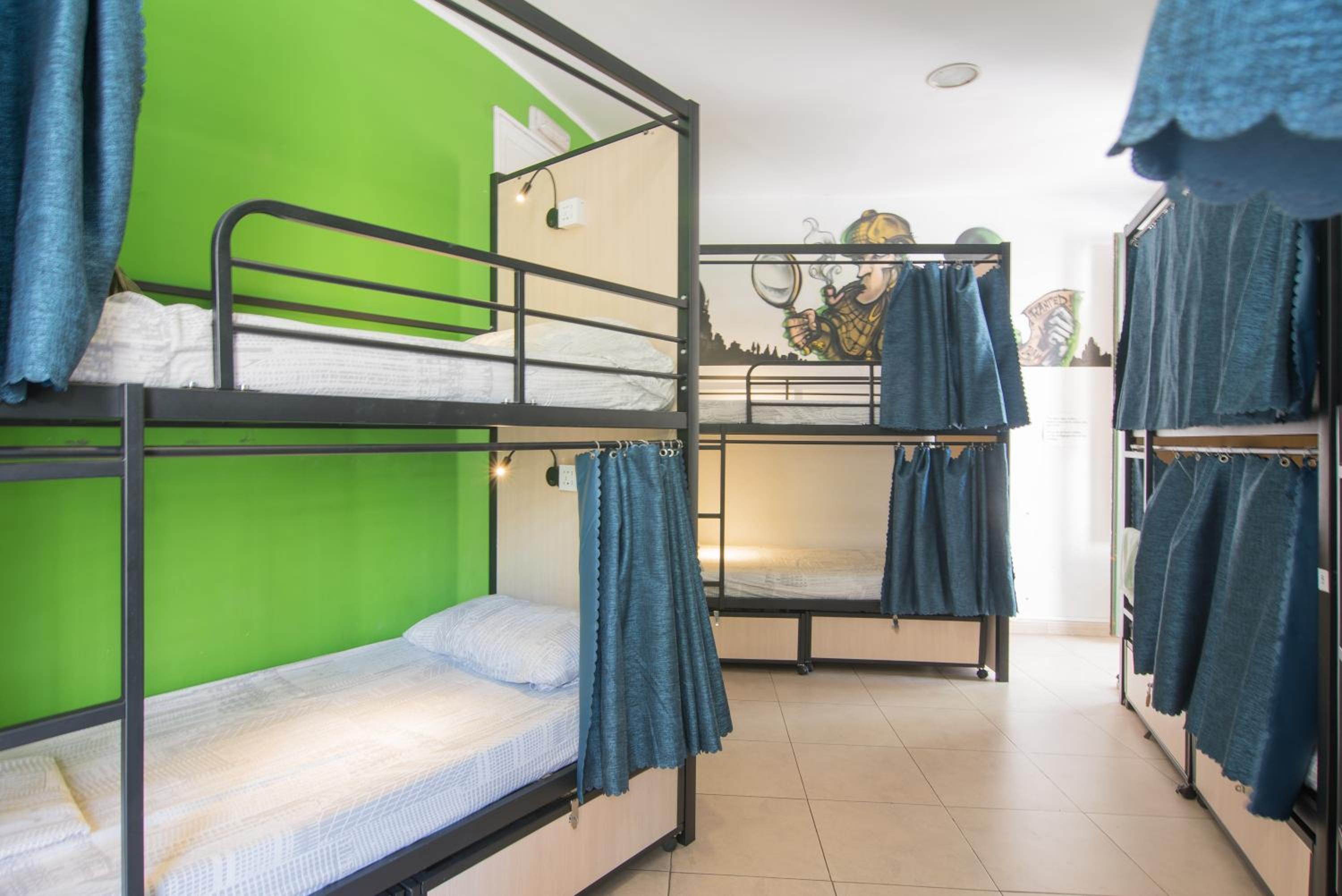 Bed in 8-Bed Mixed Dormitory Room Ensuite photo 2