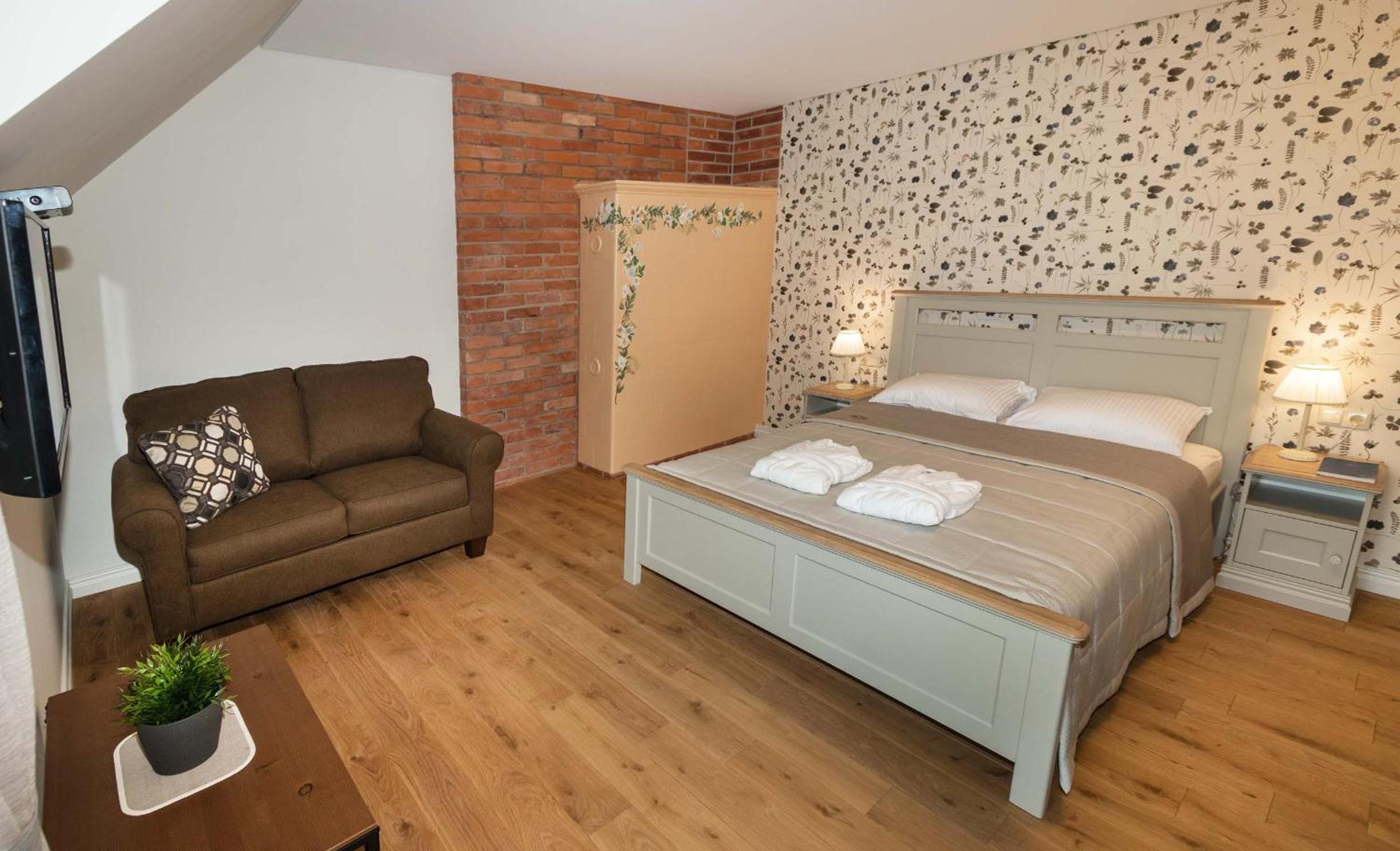 Double Room with Balcony (2 Adults + 1 Child) photo 1