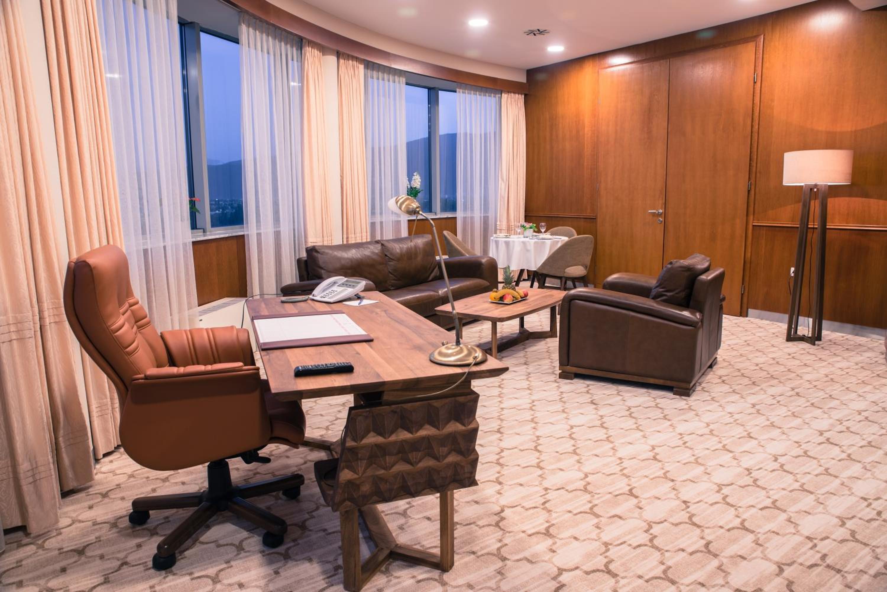 Deluxe Suite - Photo 2
