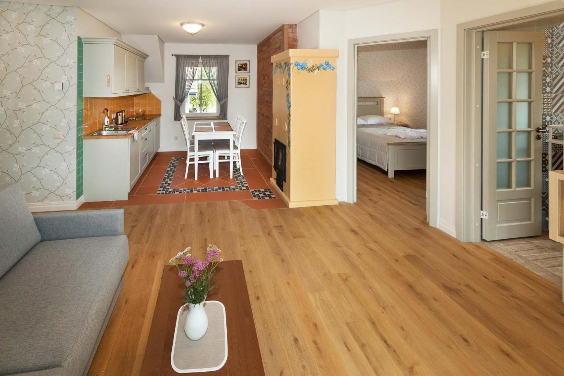 Standard Family Room - Photo 3
