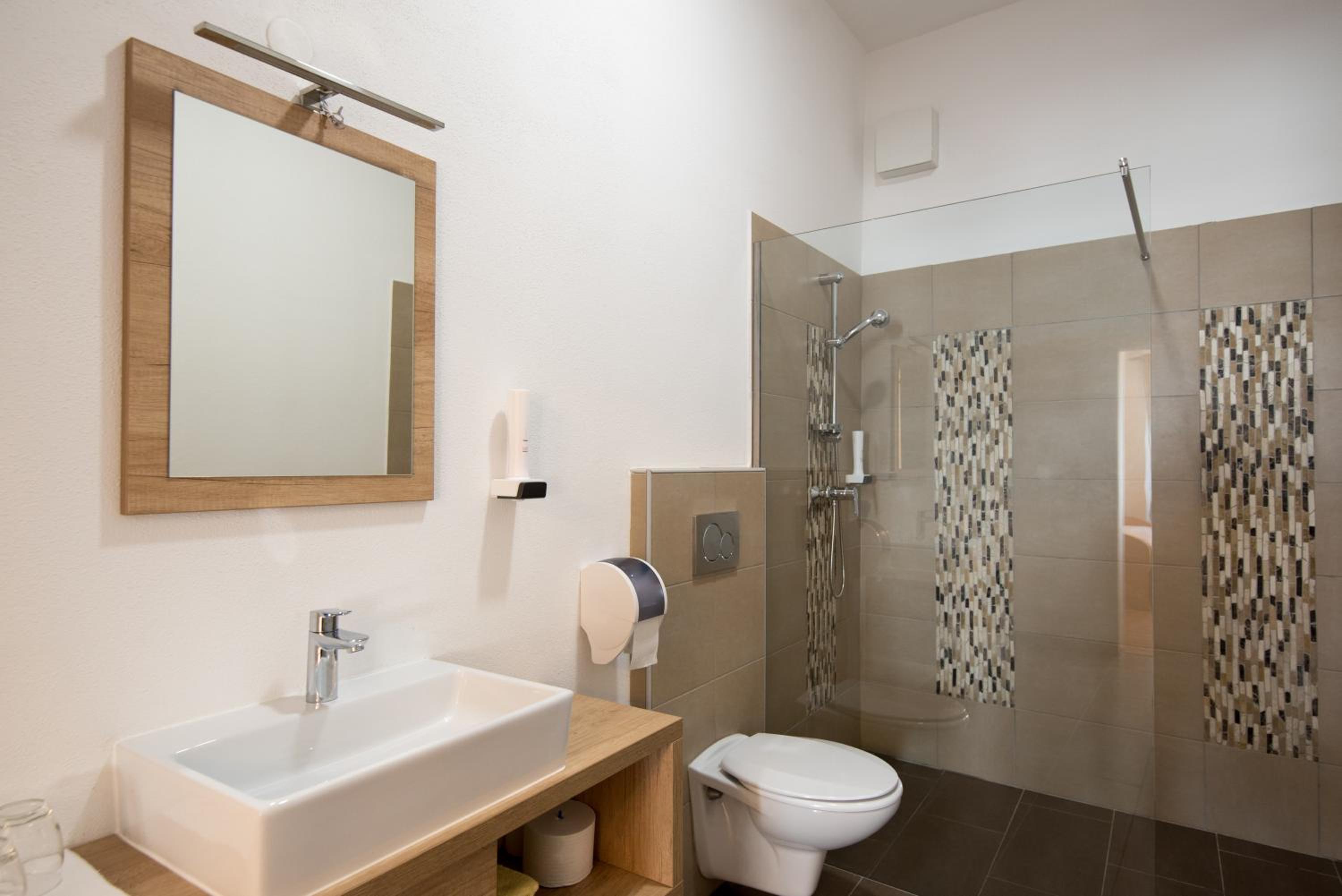 Budget Double Room - Photo 2