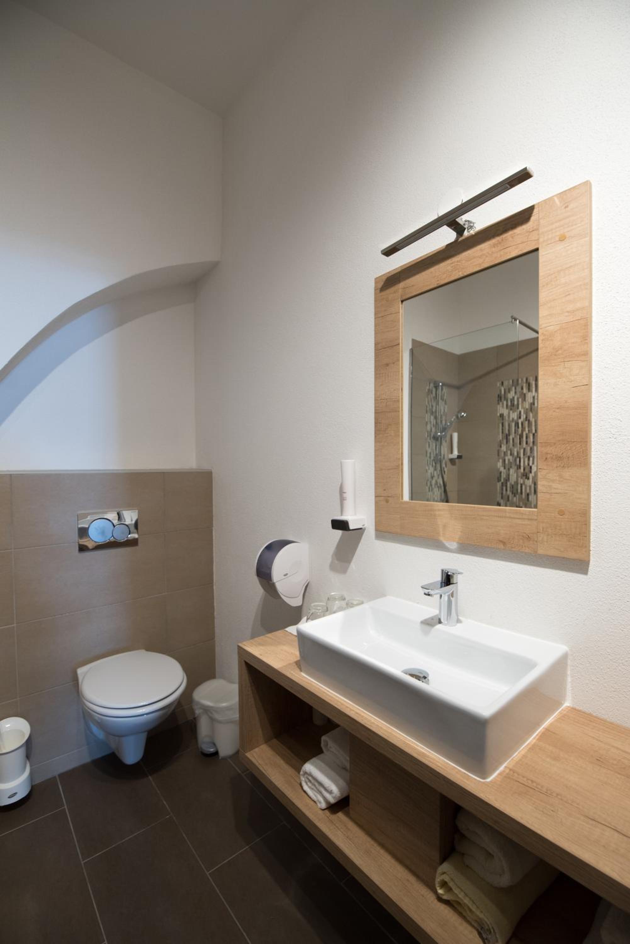 Budget Double Room - Photo 3
