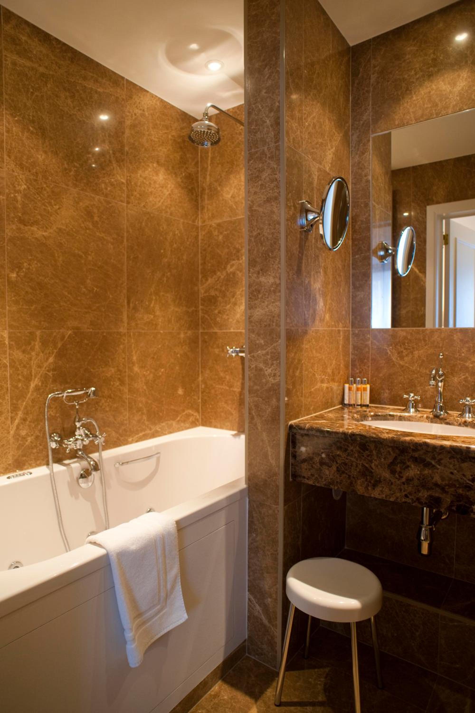 Executive Room thumbnail 6