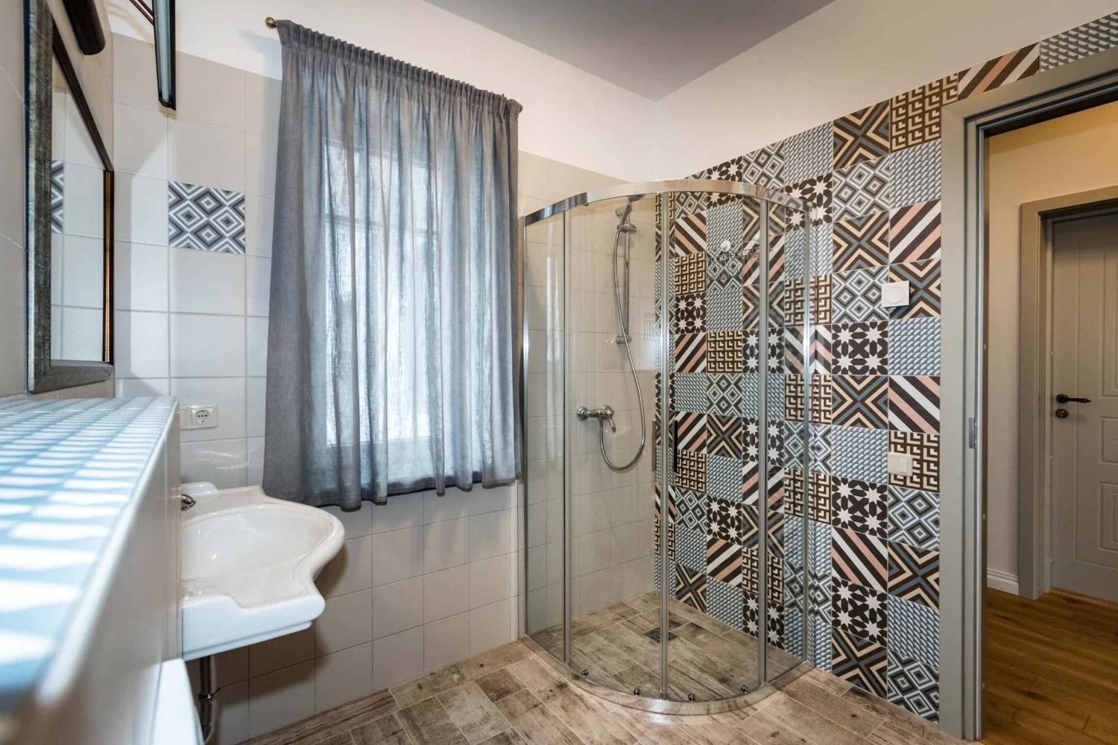 Double Room with Private Bathroom - Photo 4