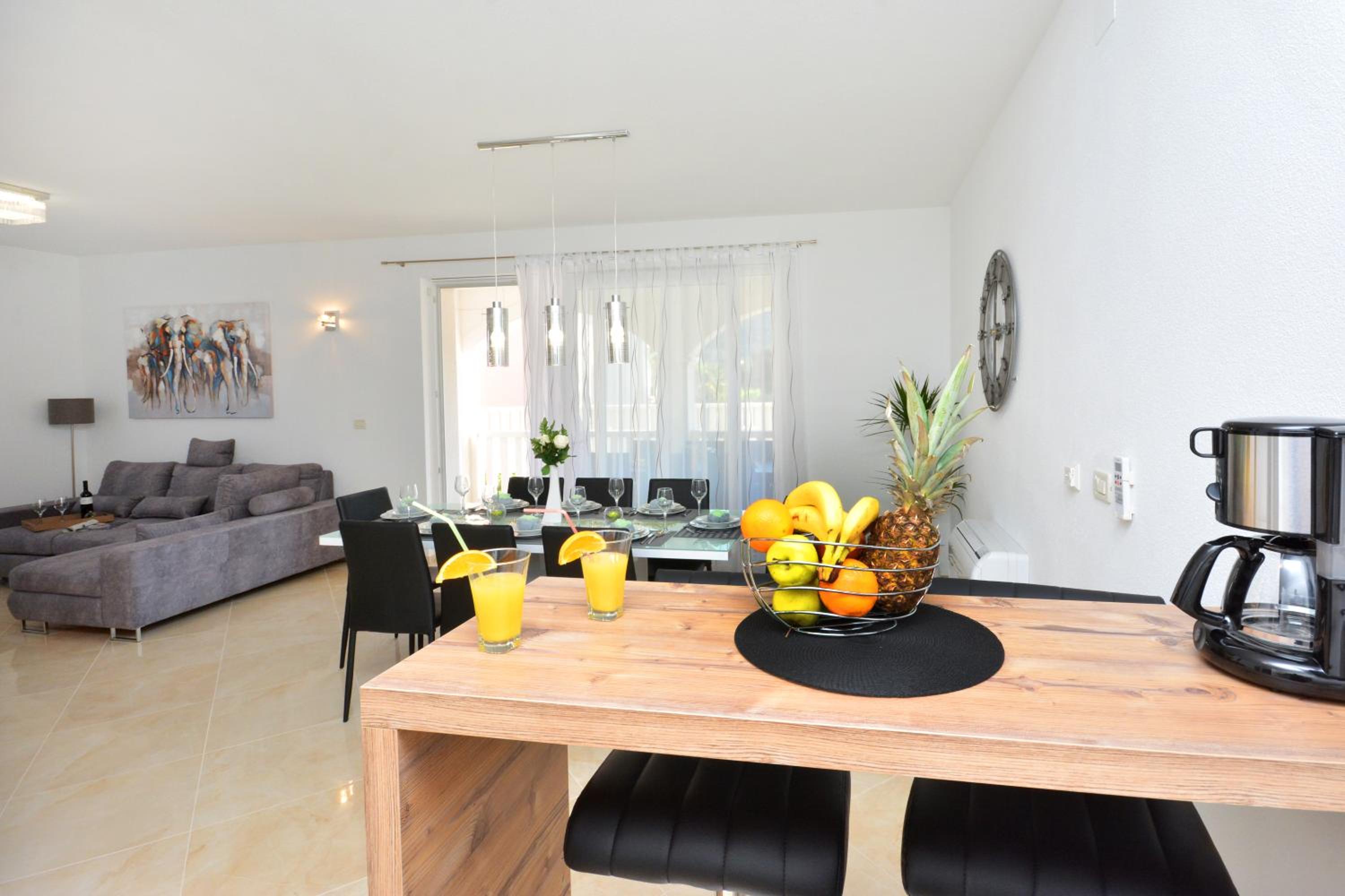Villa photo 3