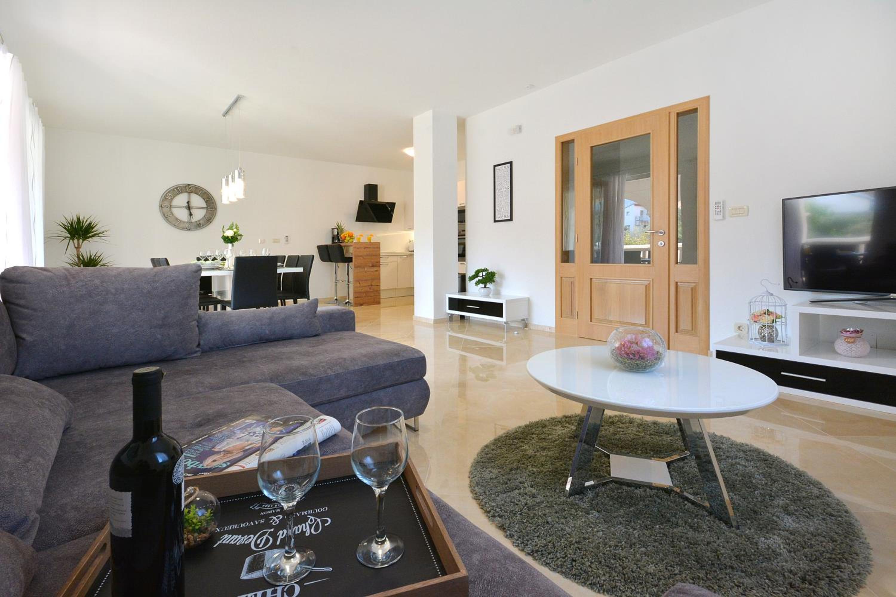 Villa photo 1