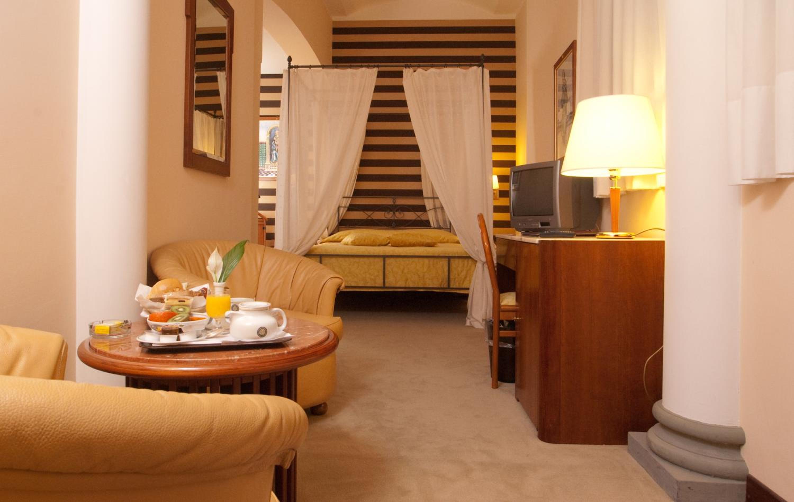 Classic Double or Twin Room - Photo 2
