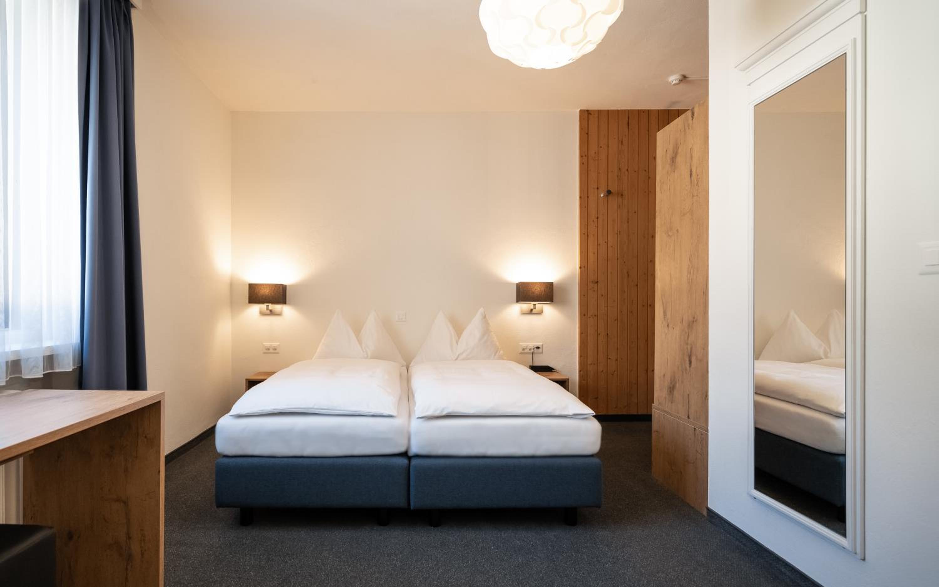 Standard Double Room - Photo 7