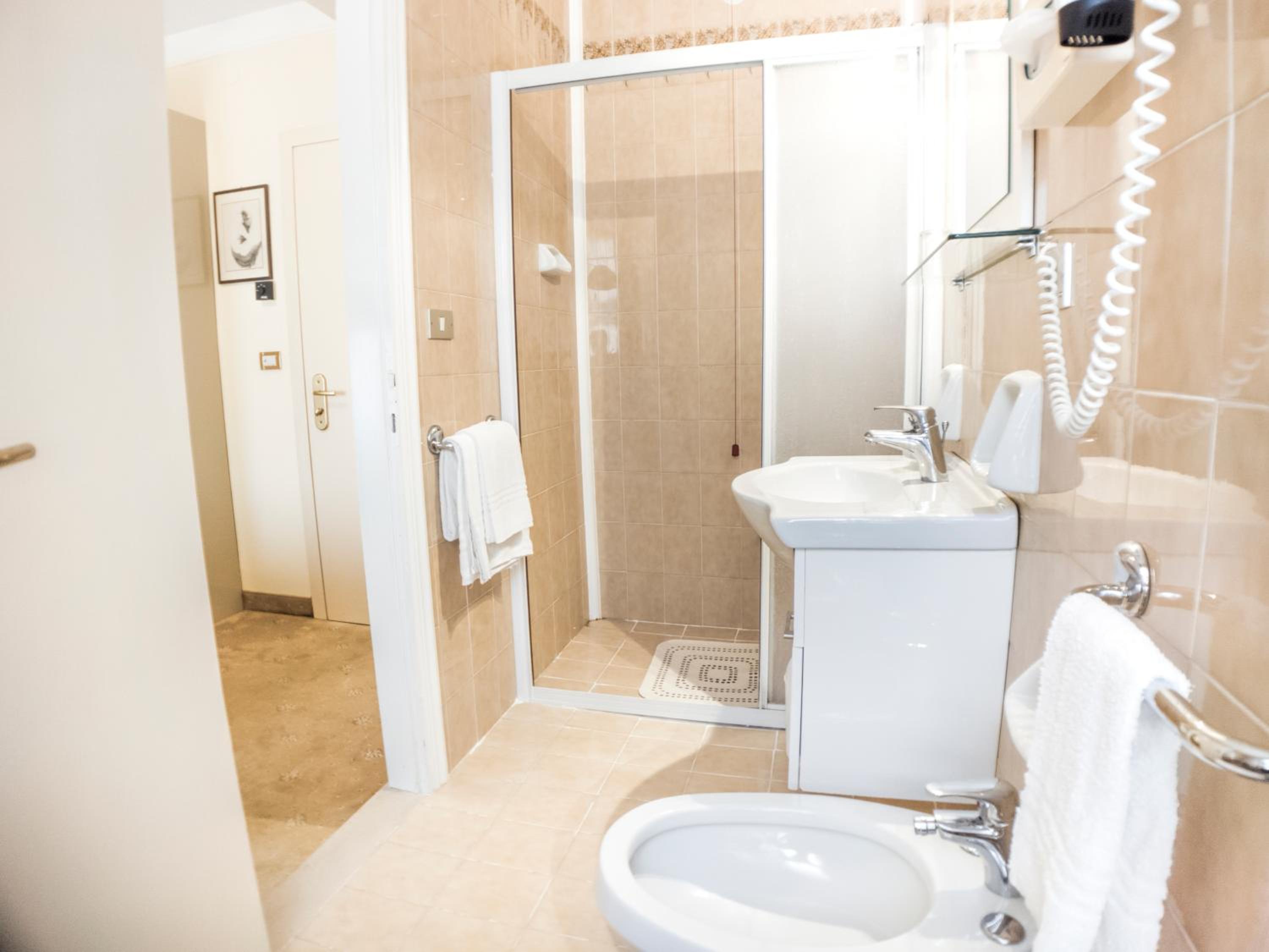 Small Single Room photo 2