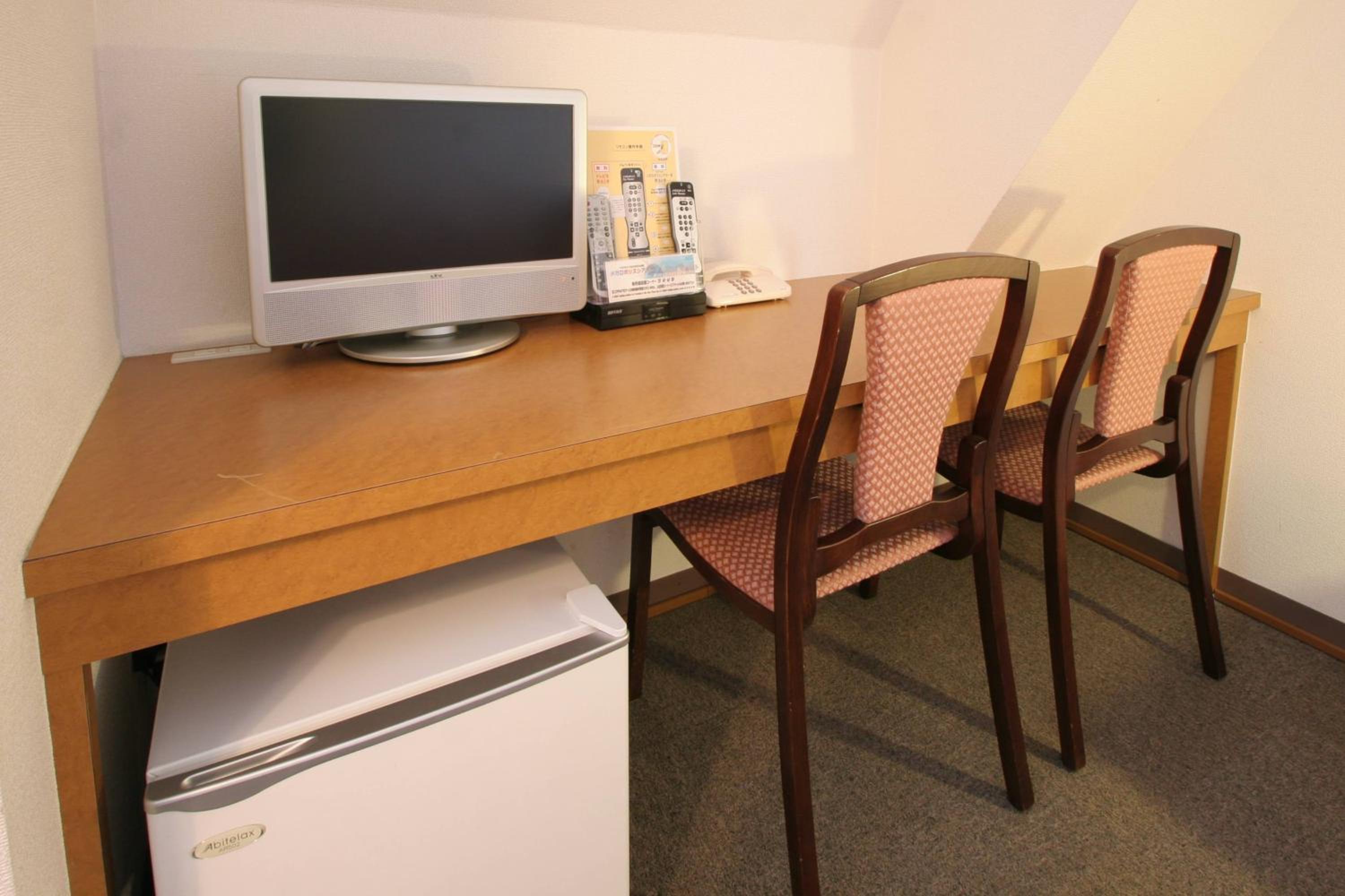 Standard Double Room with Private Bathroom - Photo 7