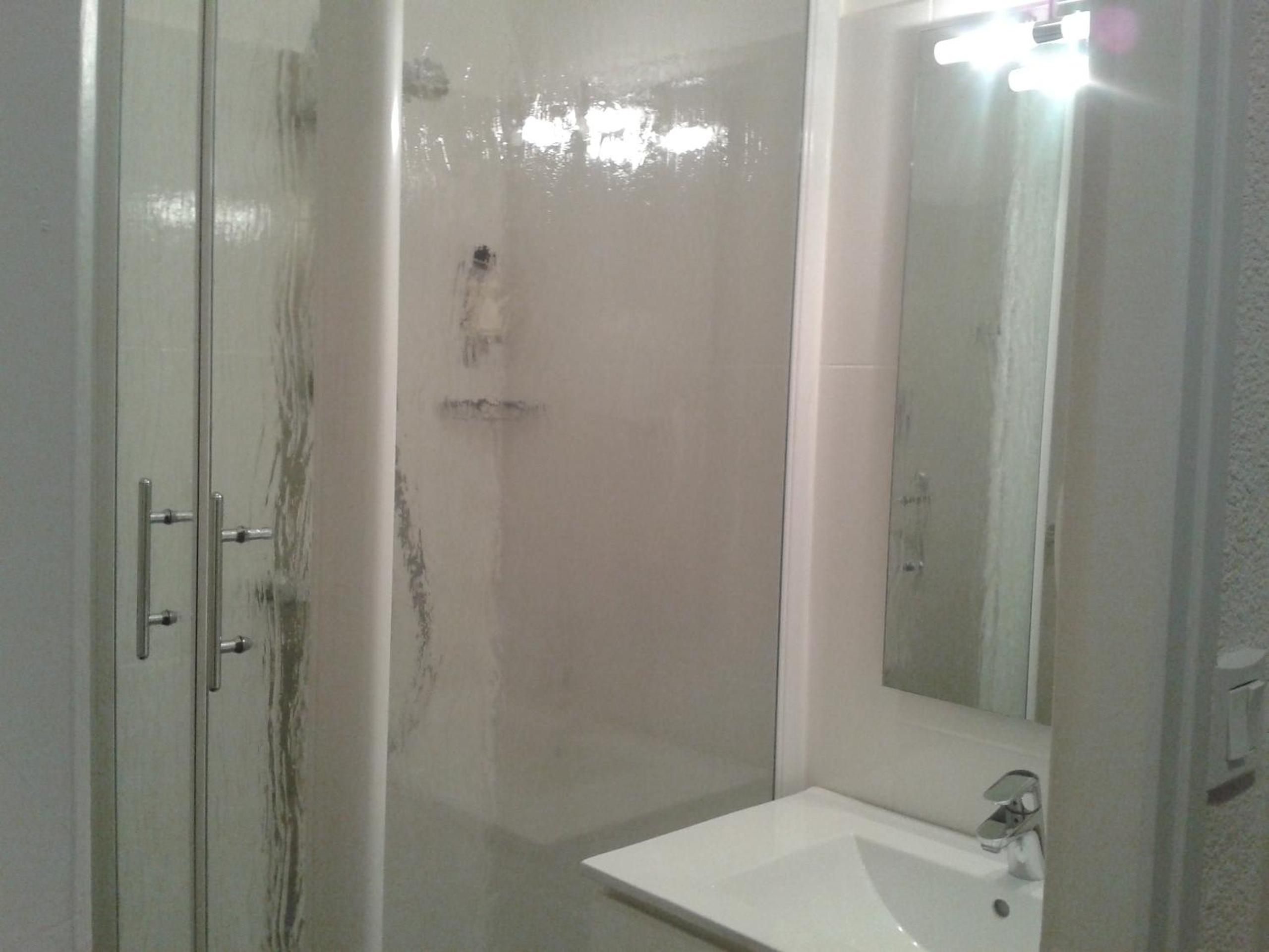 Standard Queen Room - Non-Smoking - Photo 5
